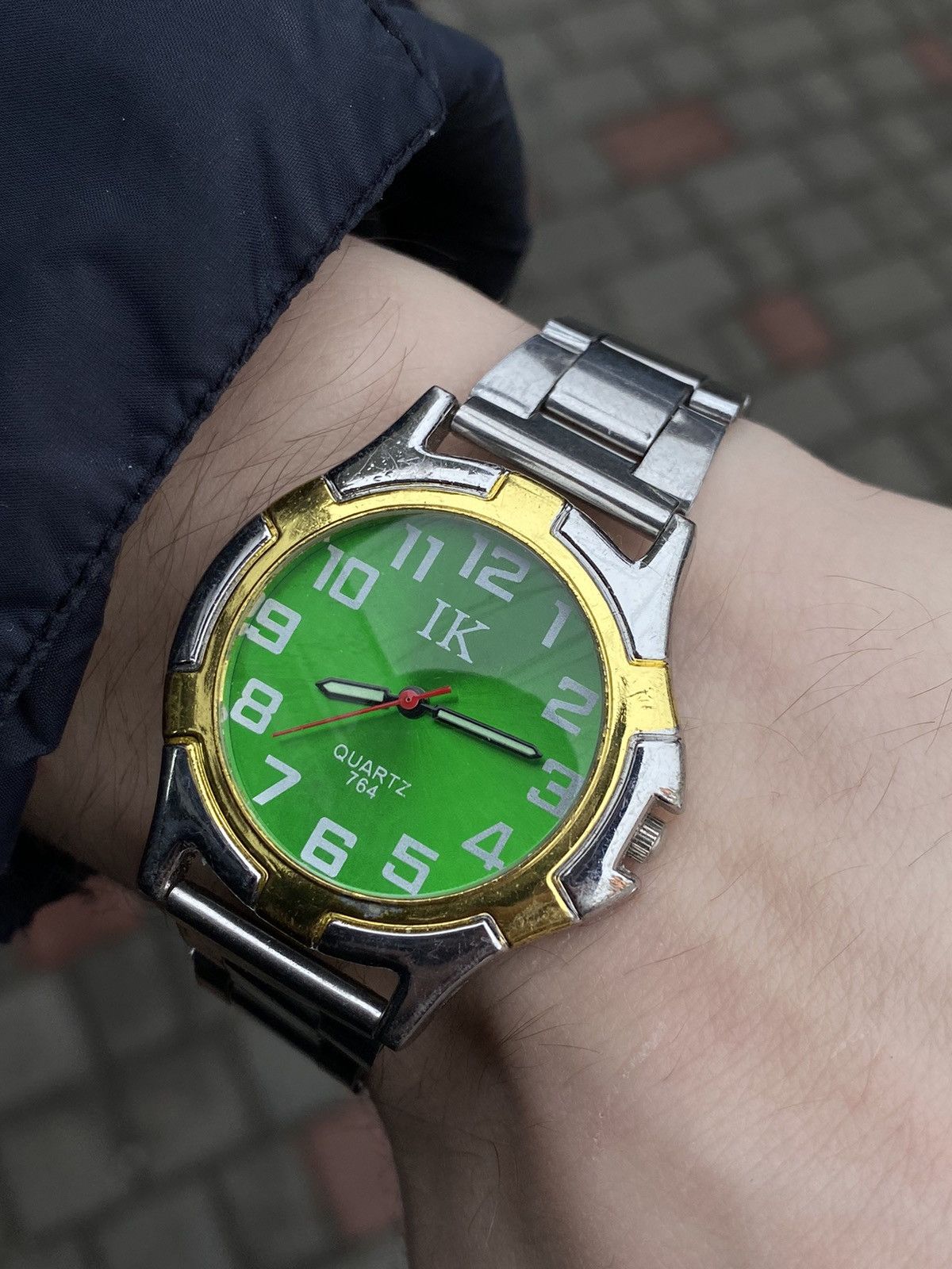 Vintage Green Dial Sport Watch with Gold Accent - Japanese Brand Size ONE SIZE - 2 Thumbnail
