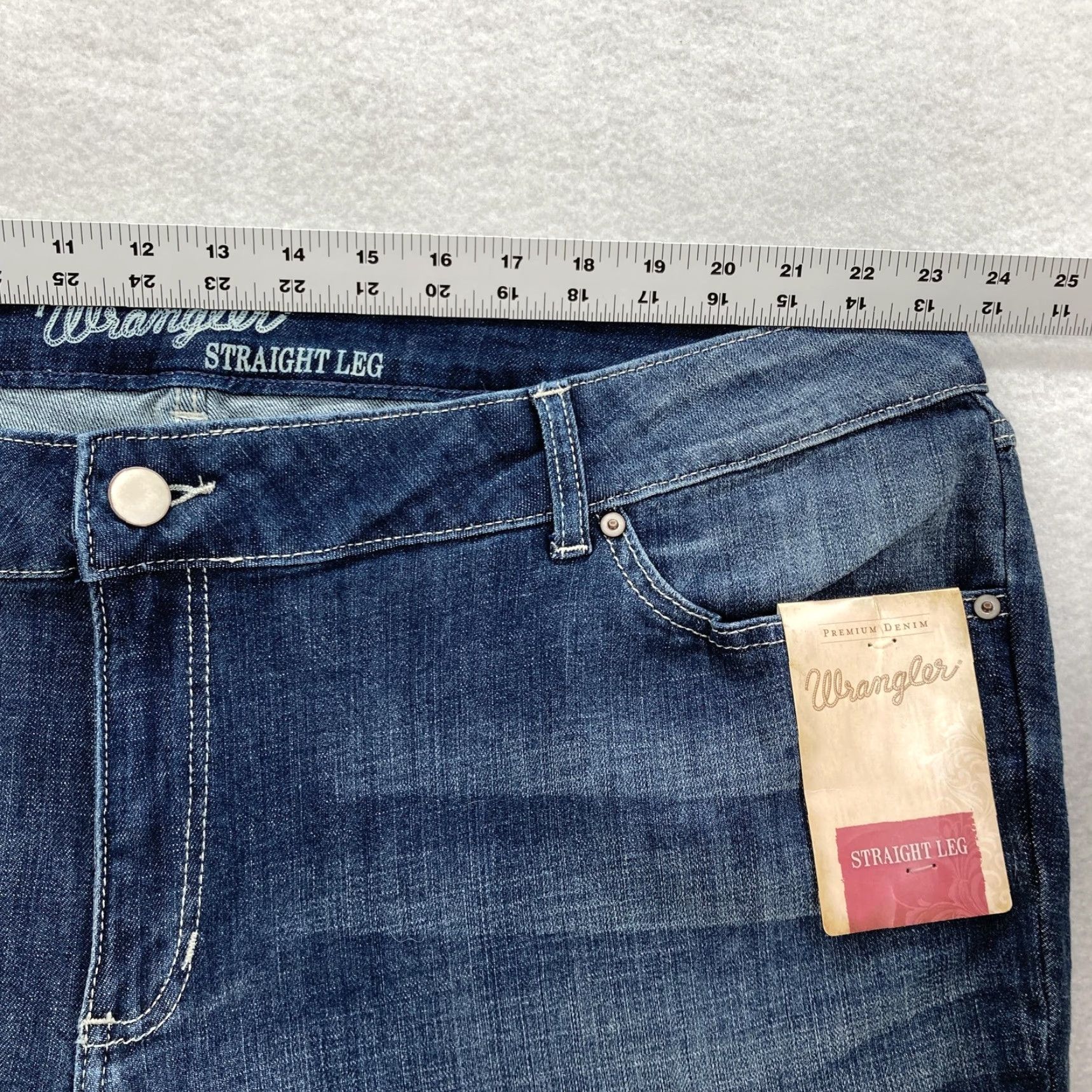 Wrangler Wrangler Jeans Womens 24W Straight Leg Blue Stretch Denim Western Cowgirl Rodeo Women's Plus Size Jeans 24W 30" Inseam Stretch Denim Size 42" / US 20 - 7 Thumbnail