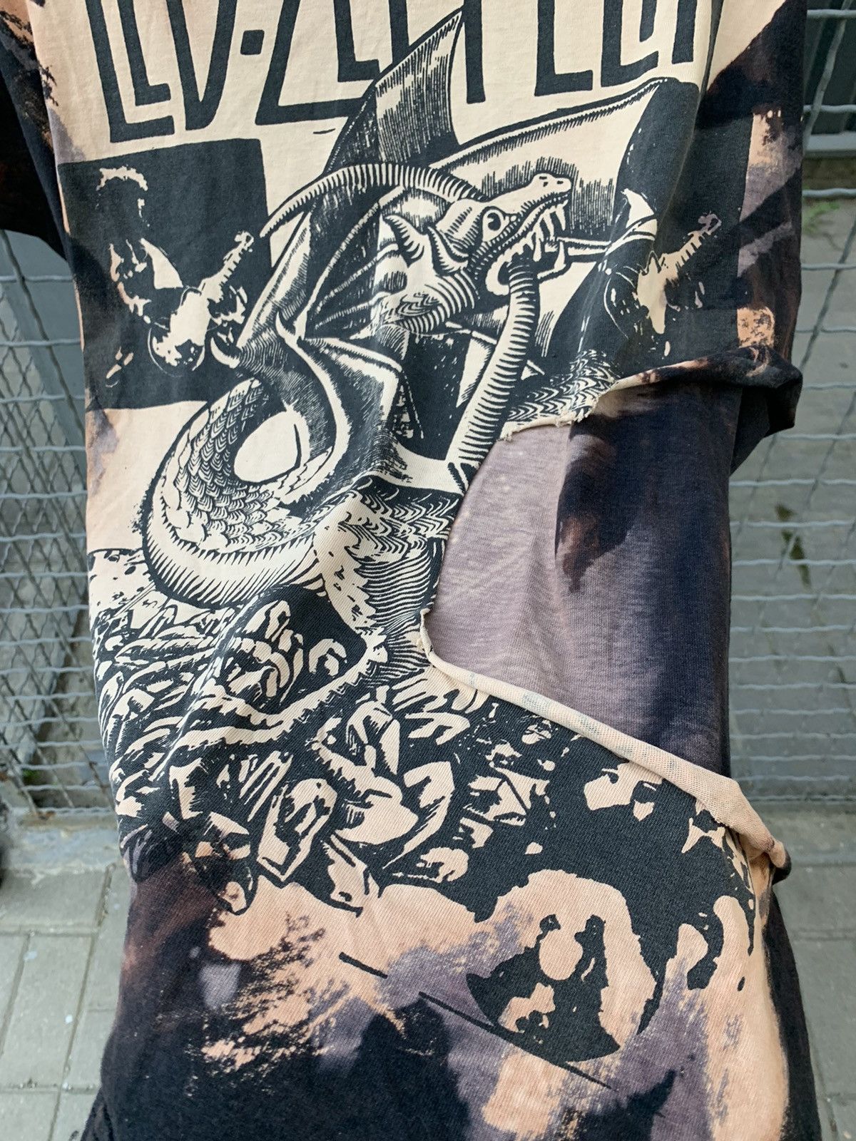 Band Tees Vintage Thrashed Led Zeppelin All Over Print Shirt Size US XL / EU 56 / 4 - 13 Thumbnail