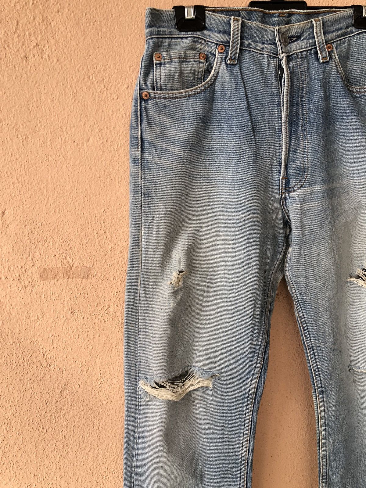 Levi's × Vintage Thrashed 📍501 Levis 90s Vintage Jean Size US 30 / EU 46 - 4 Thumbnail
