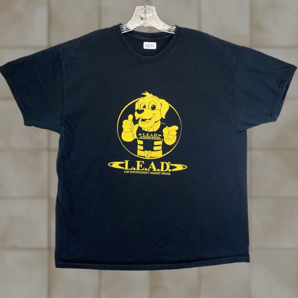 Vintage VINTAGE Dare LEAD T-Shirt Unisex Adults Large Black 90s Retro Drug Resistance Crime Dog Logo Size US L / EU 52-54 / 3 - 1 Thumbnail