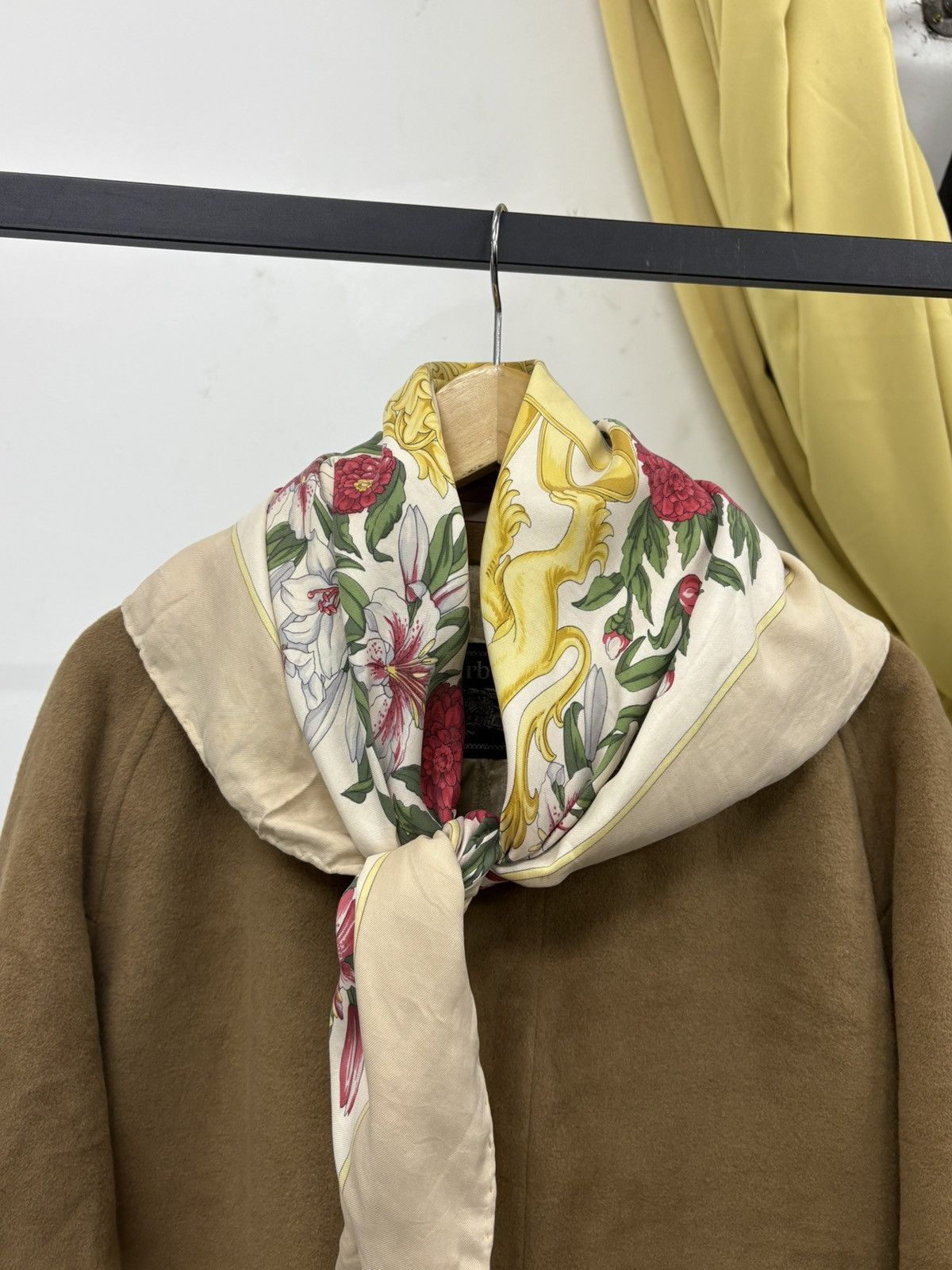 Burberry 90s Burberry Prorsum Golden Horse and Lion print silk scarf Size ONE SIZE - 12 Thumbnail