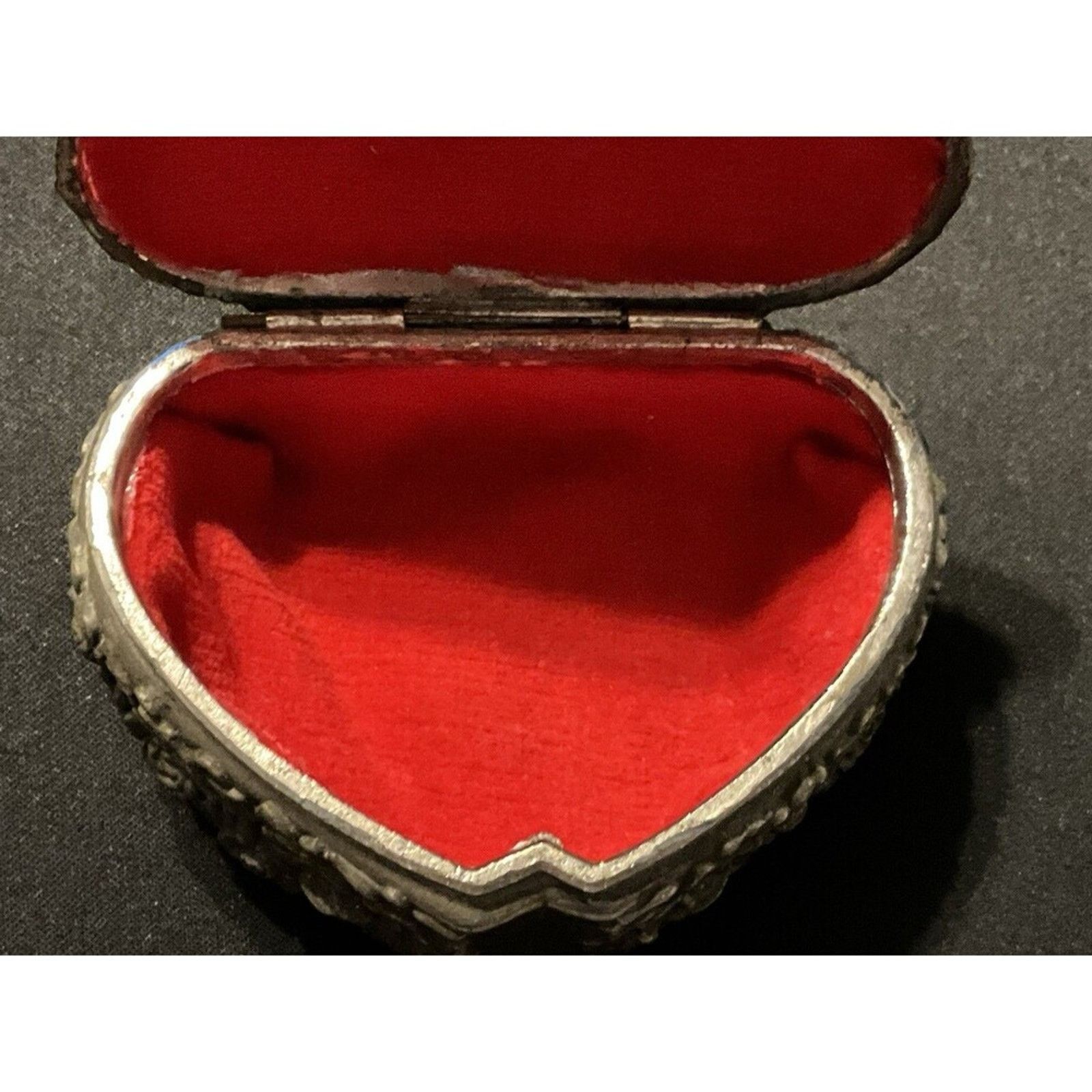Other Vintage Heart Shaped W/ Roses Jewlery Box Red Velvet Size ONE SIZE - 5 Thumbnail
