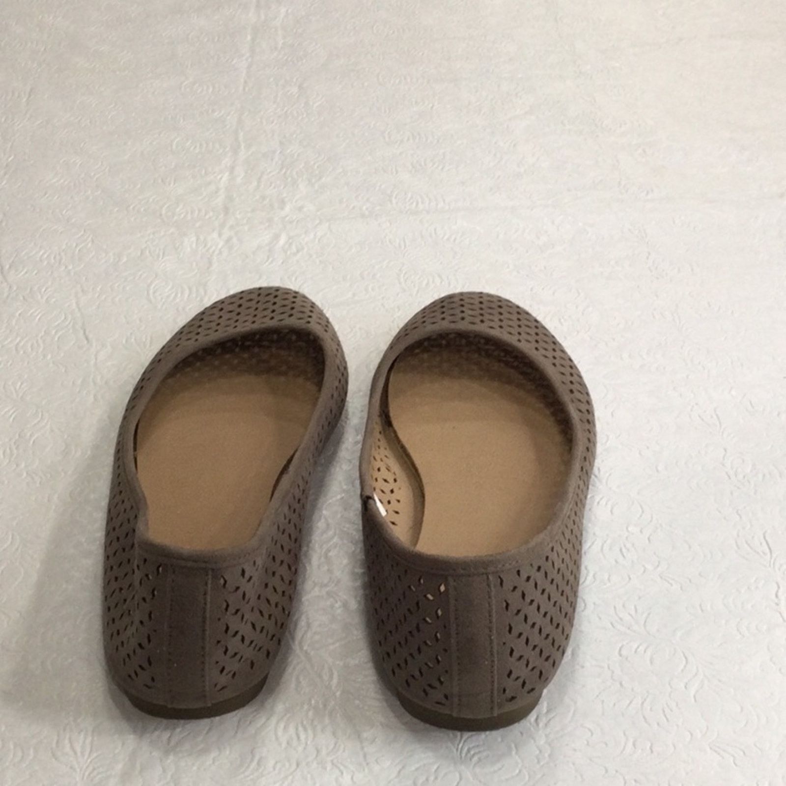 Other Universal Thread Boho Eyelet Cut Out Tan Flats Size 10 Size US 10 / IT 40 - 6 Thumbnail