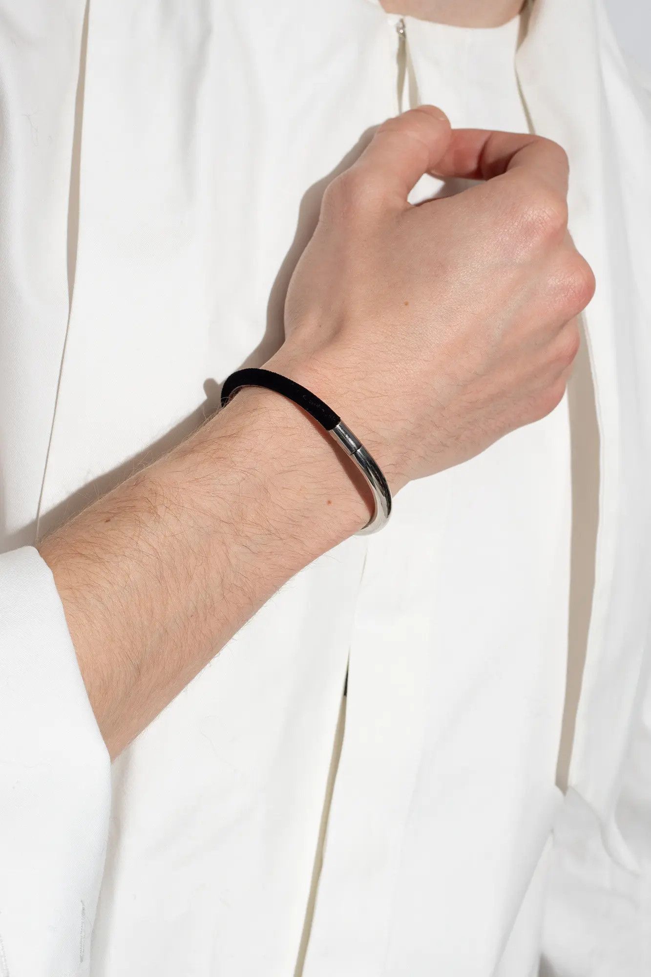 Saint Laurent Paris o1s1wg110325 Size: S / 753256 Duet Oval Bracelet Velvet Size ONE SIZE - 3 Thumbnail