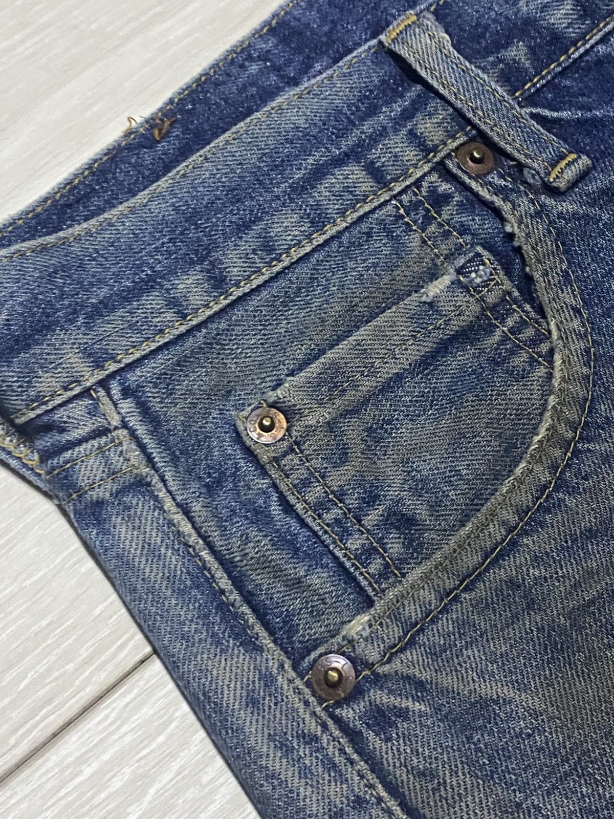 Levi's Vintage Levis 702xx Big E Japan Buckle Back Destroy Baggy Size US 35 - 9 Thumbnail