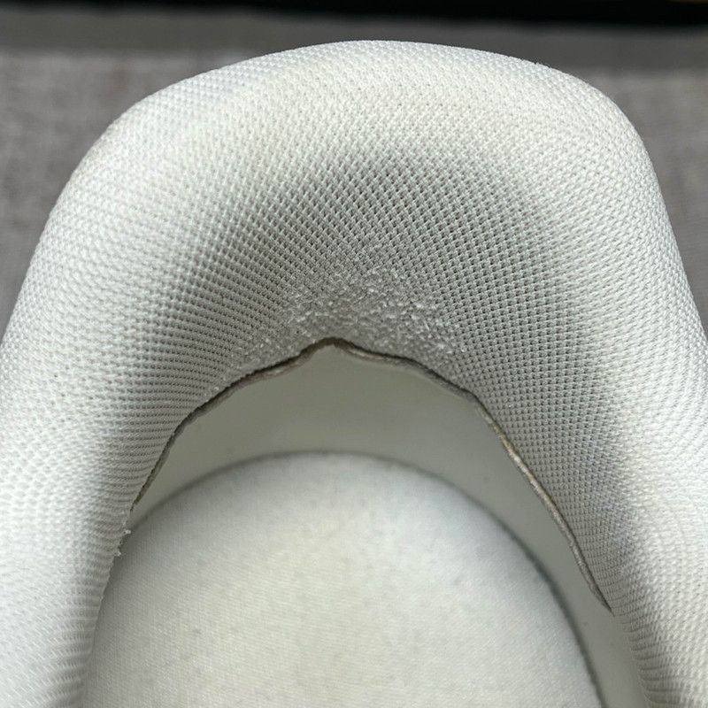 Louis Vuitton Louis Vuitton Trainer Stylish Sneakers in White and Purple Size US 10 / EU 43 - 9 Thumbnail