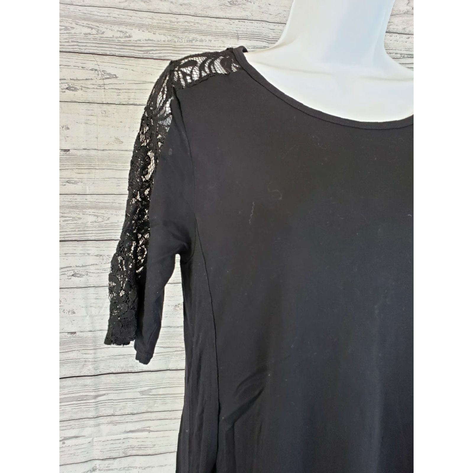 Old Navy Old Navy Womens Blouse Shirt M Black Solid Lace Shoulders Sides Split 100% Rayon Womens Size M / US 6-8 / IT 42-44 - 4 Thumbnail
