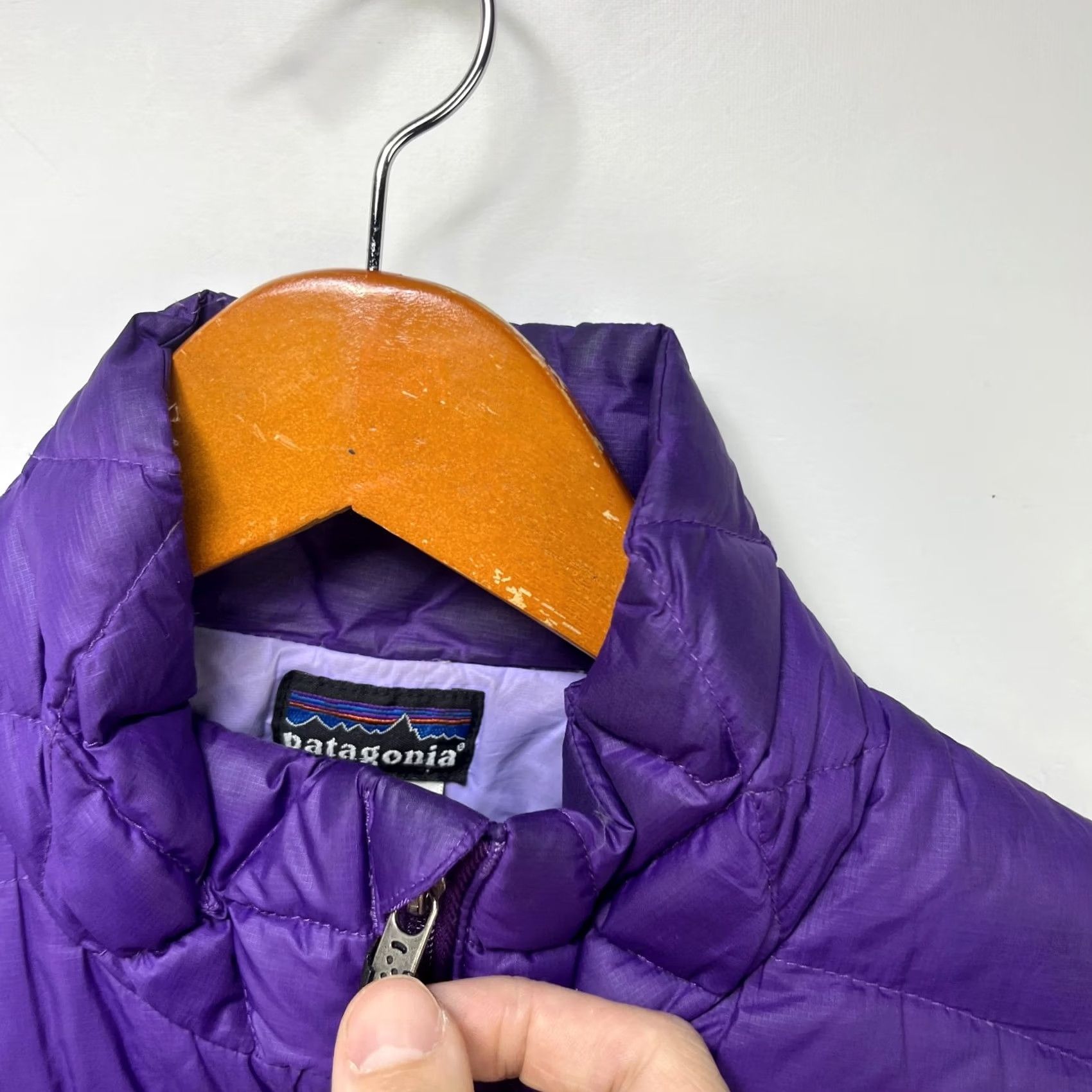 Patagonia VINTAGE Patagonia Lightweight Puffer Jacket Women M Purple 90s Sports Hip Hop Logo Embroidered Hooded All Seasons Size M / US 6-8 / IT 42-44 - 5 Thumbnail