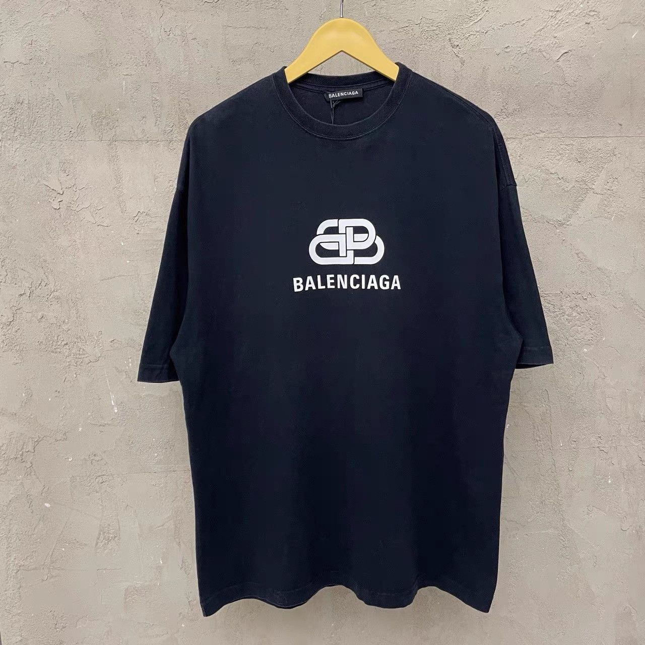 Balenciaga Balenciaga Double B Buckle Logo Short Sleeve T-shirt K28 Size US XS / EU 42 / 0 - 1 Thumbnail