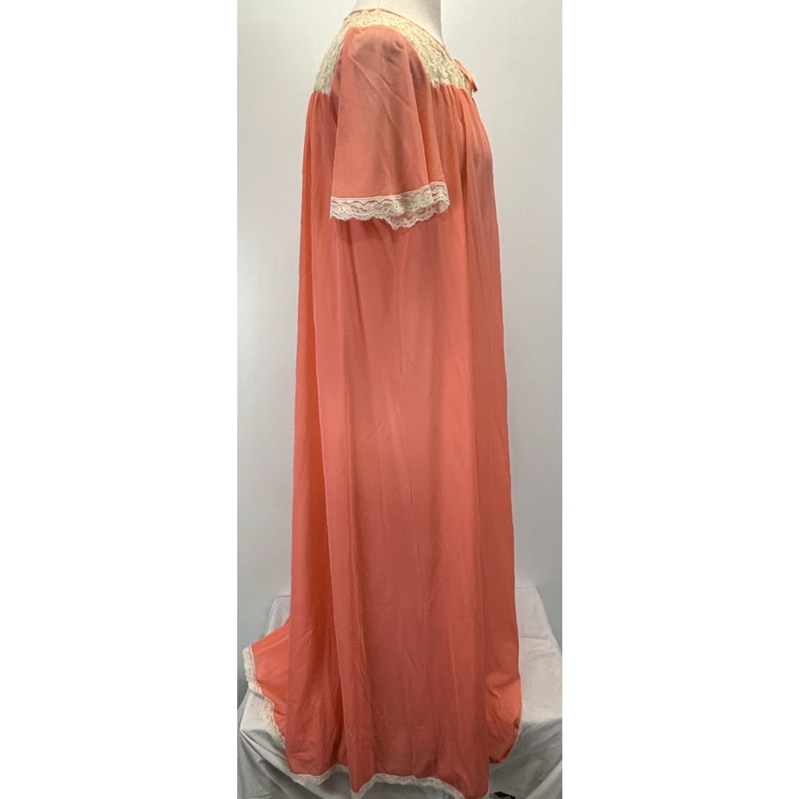Vintage VINTAGE Lucie Ann Nightgown Nylon Coral Lace Trim Adult Large Womens 1970s Size ONE SIZE - 4 Thumbnail
