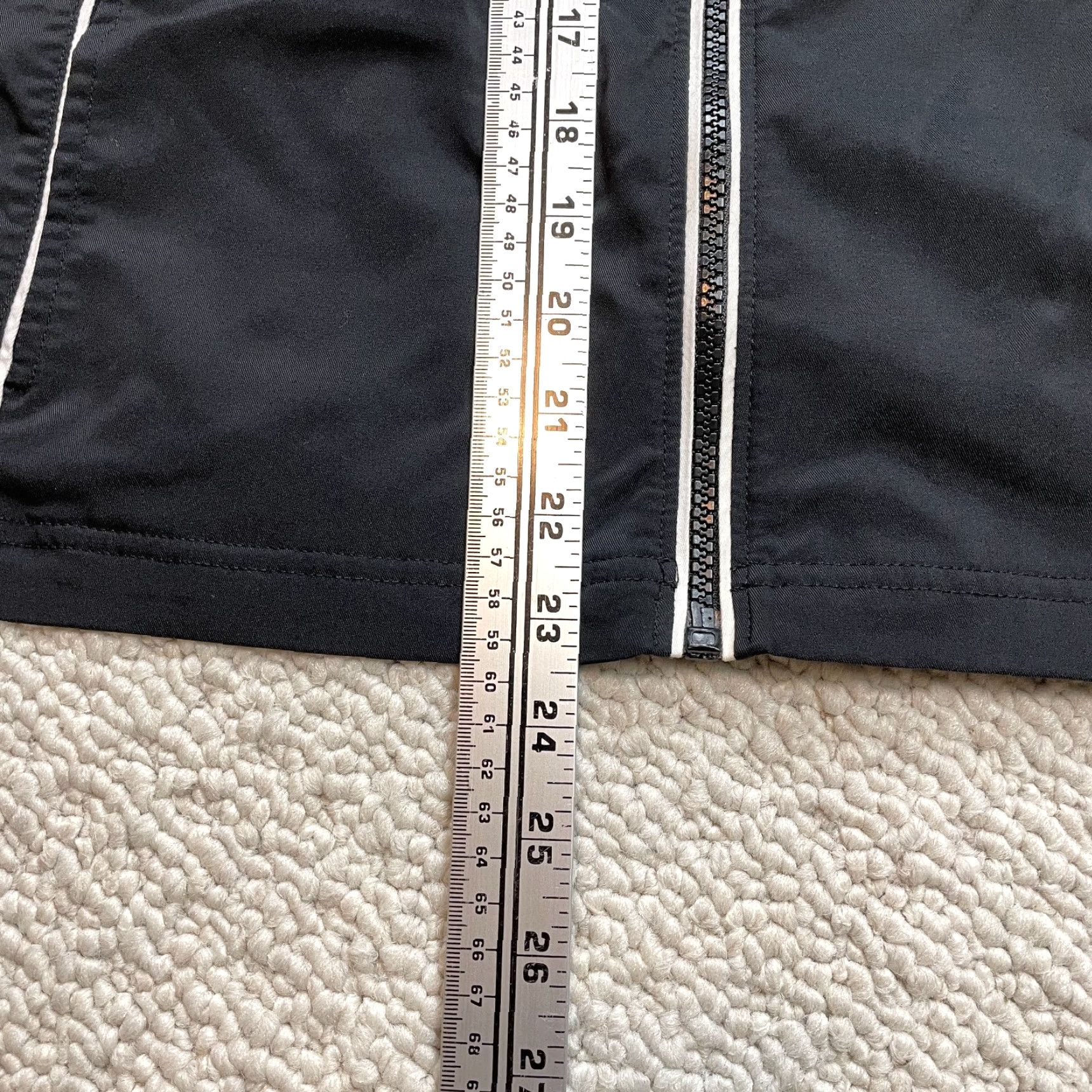 Champion Champion Windbreaker Jacket Womens Medium Black Full Zip Pockets Zip Cuffs Size M / US 6-8 / IT 42-44 - 3 Thumbnail