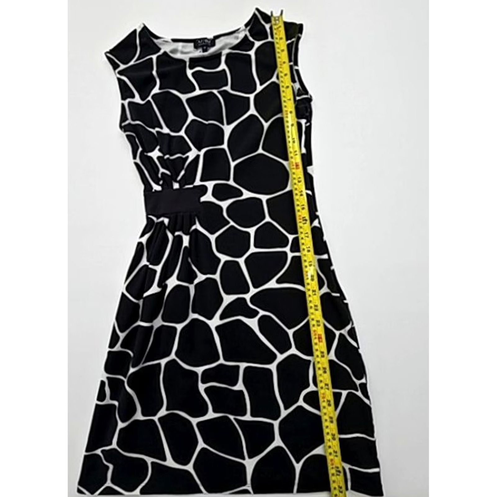 Vintage Armani Jeans Women’s Black Giraffe Print Fit And Flare Dress EU 40 Sleeveless Knee Length Crew Neck Zipper Ruched Waist Size 27" / US 4 / IT 40 - 6 Thumbnail