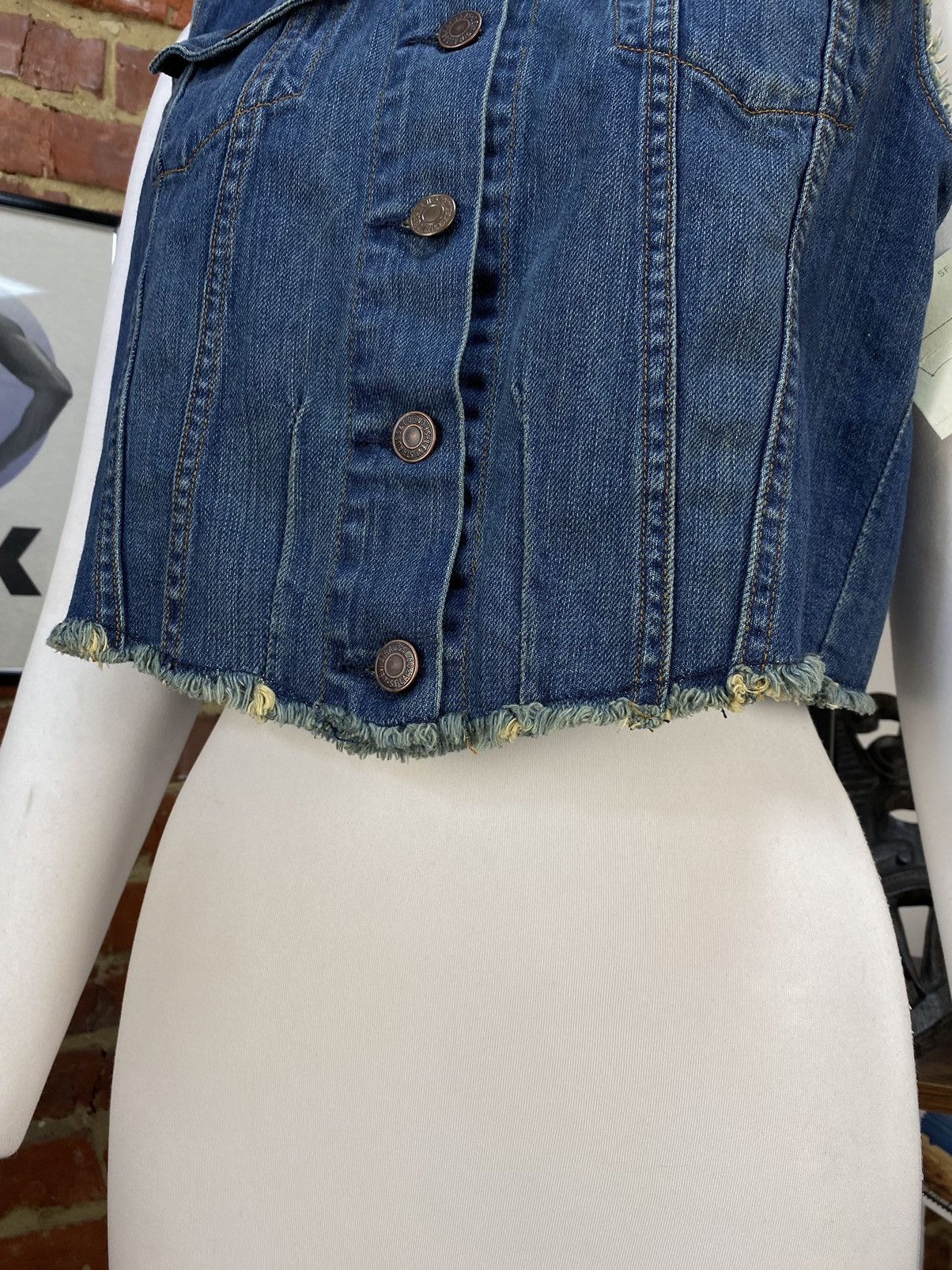 Levi's NWT Women's Levi's Distressed Jeans Vest Size M / US 6-8 / IT 42-44 - 6 Thumbnail
