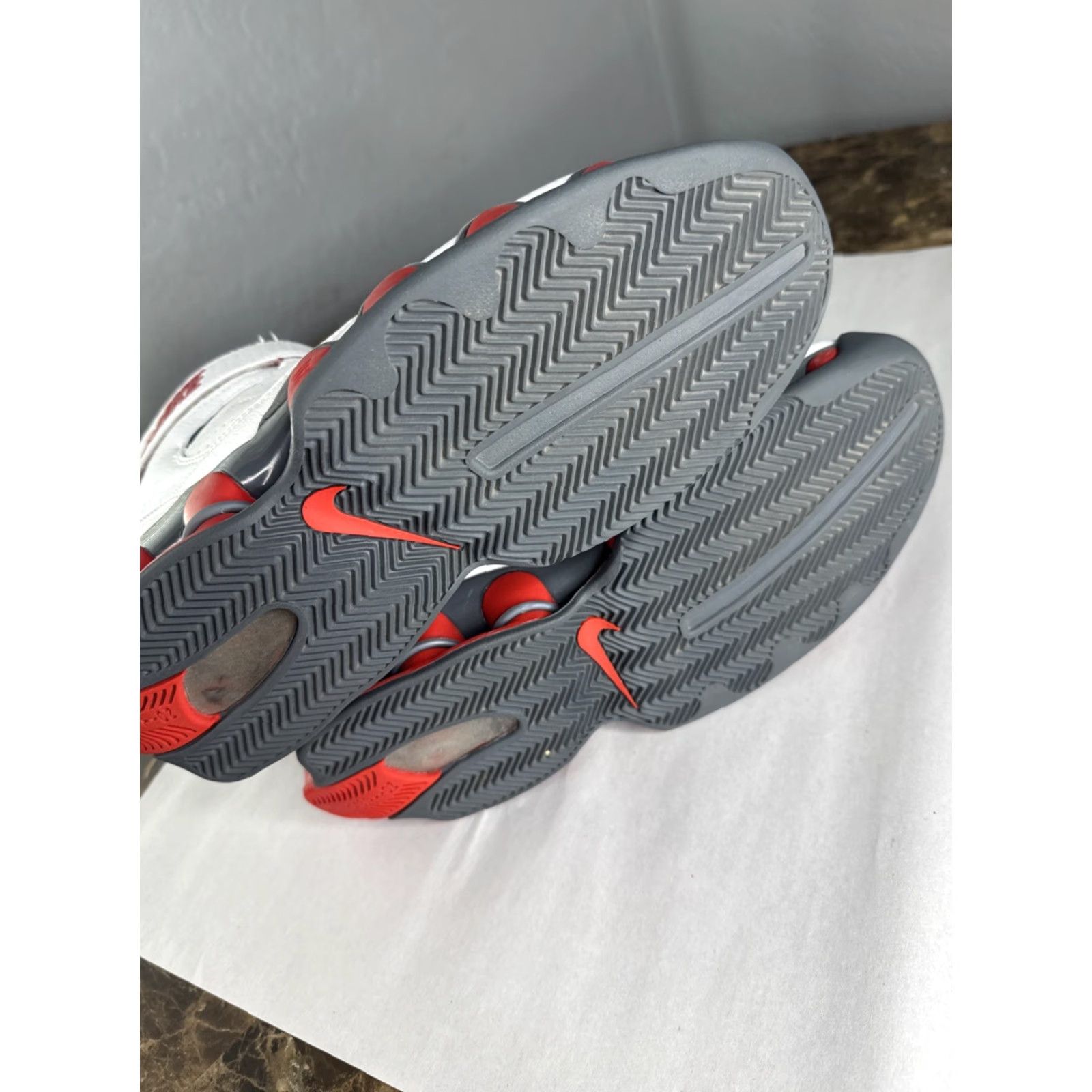 Nike Nike Shox Sneakers Men 10.5 White Red Jermaine O’Neal 2005 Shox 312047-161 171 Leather Size US 11 / EU 44 - 8 Thumbnail