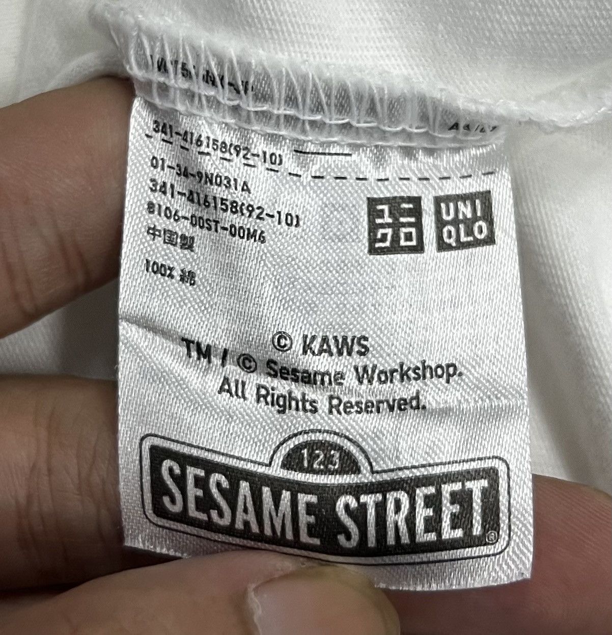 Kaws × Uniqlo UNIQLO KAWS SESAME STREET SHIRT Size US M / EU 48-50 / 2 - 10 Thumbnail