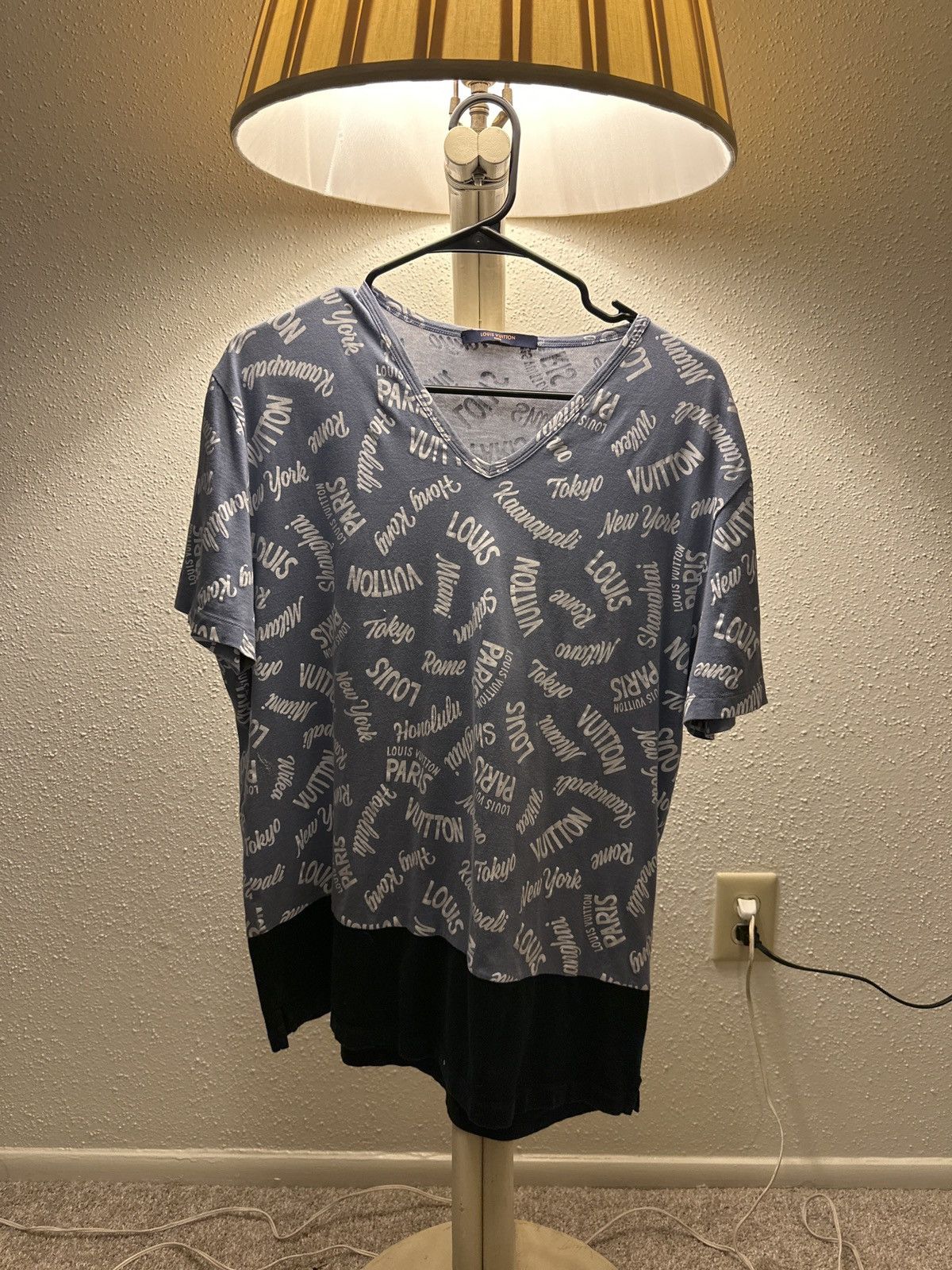 Louis Vuitton Louis Vuitton Printed Cities V-Neck Size US L / EU 52-54 / 3 - 1 Thumbnail