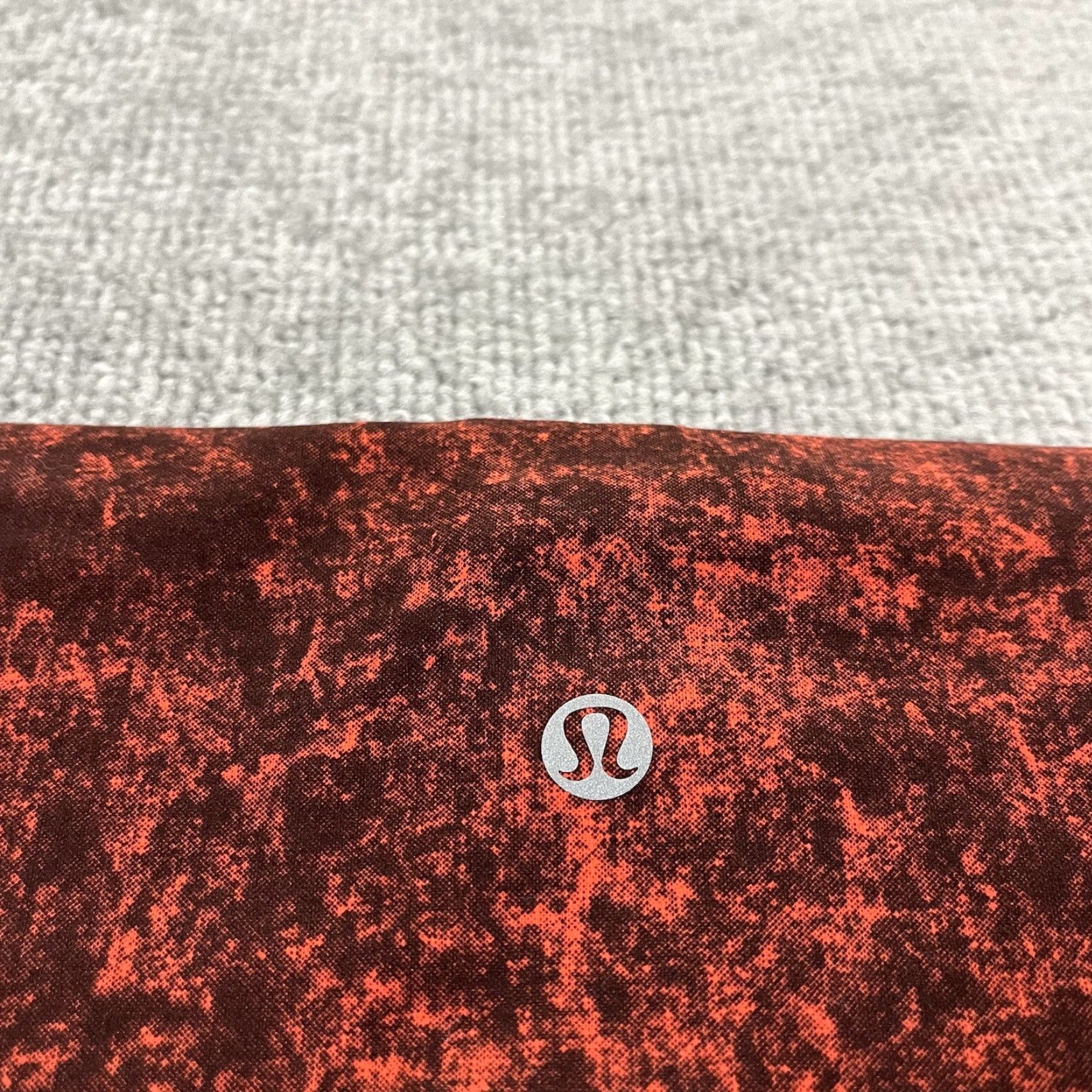 Lululemon LULULEMON Shorts Women Size 4 Wunder Under Train High Rise Bike Red Black 8" Inseam 4 Size 27" / US 4 / IT 40 - 2 Thumbnail