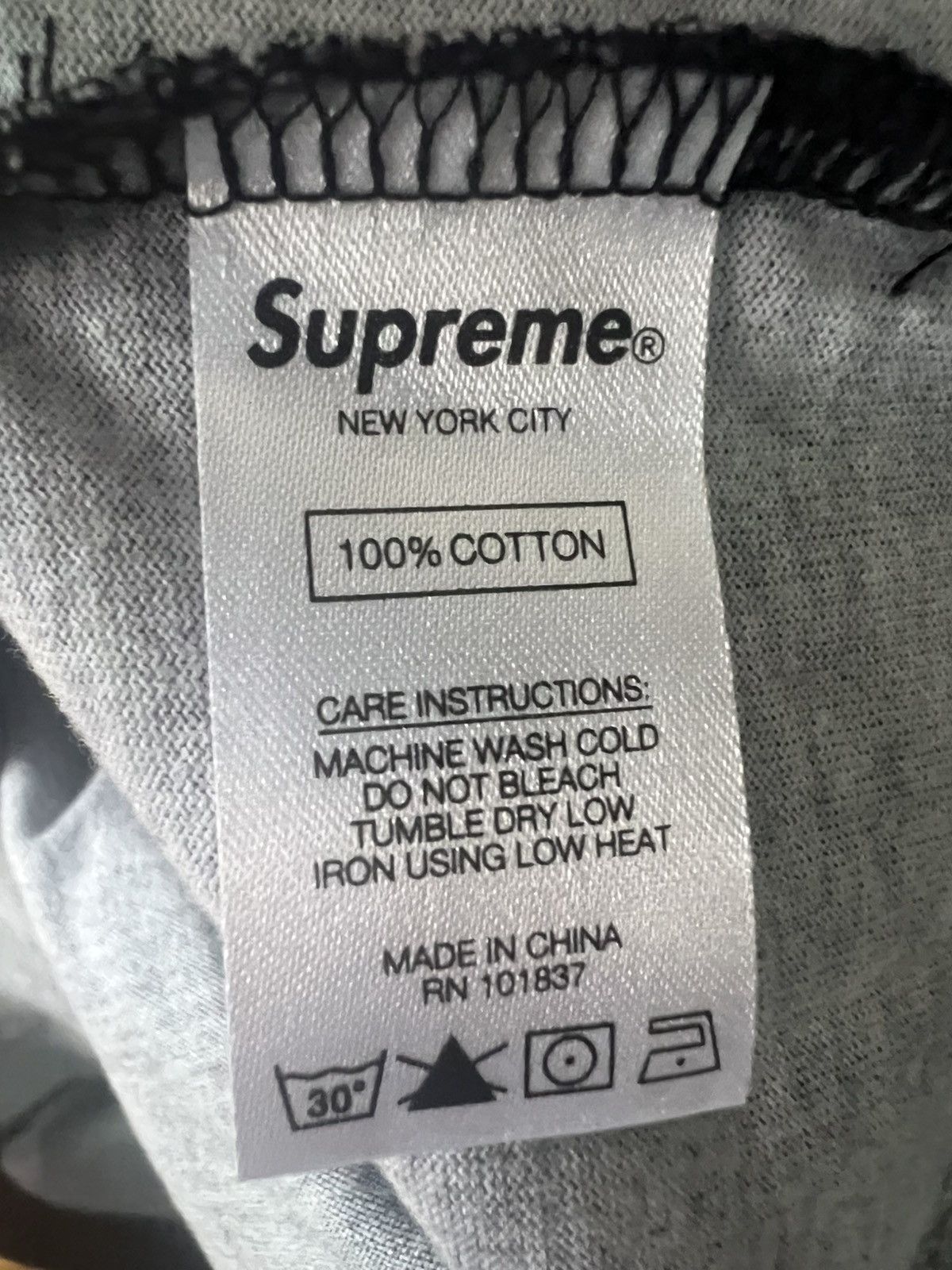 Supreme Supreme Half Tone L/S Top Men - Size Medium Size US M / EU 48-50 / 2 - 5 Thumbnail