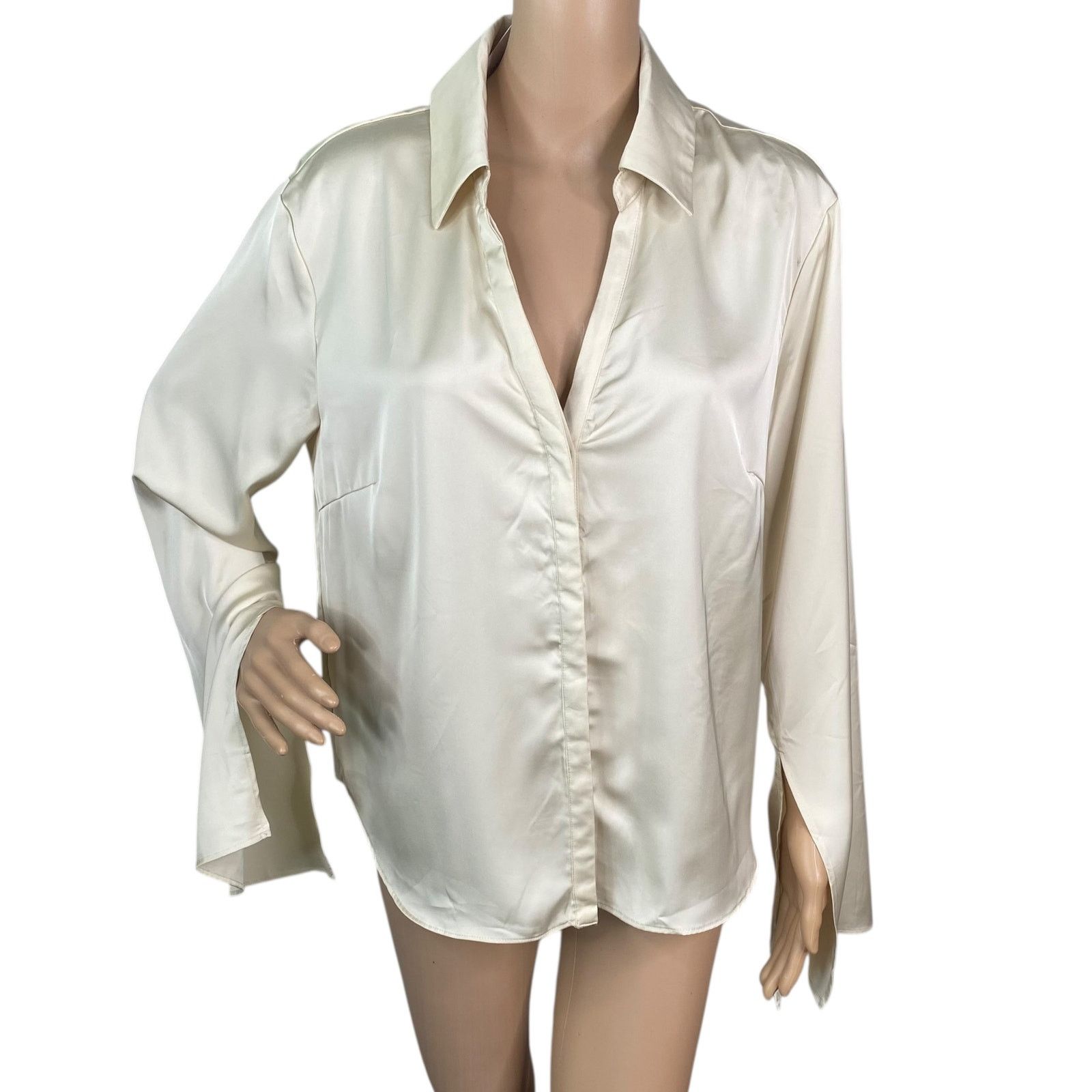 Anthropologie Anthropologie NWT Silky Button Down Shirt SZ L Size L / US 10 / IT 46 - 4 Thumbnail