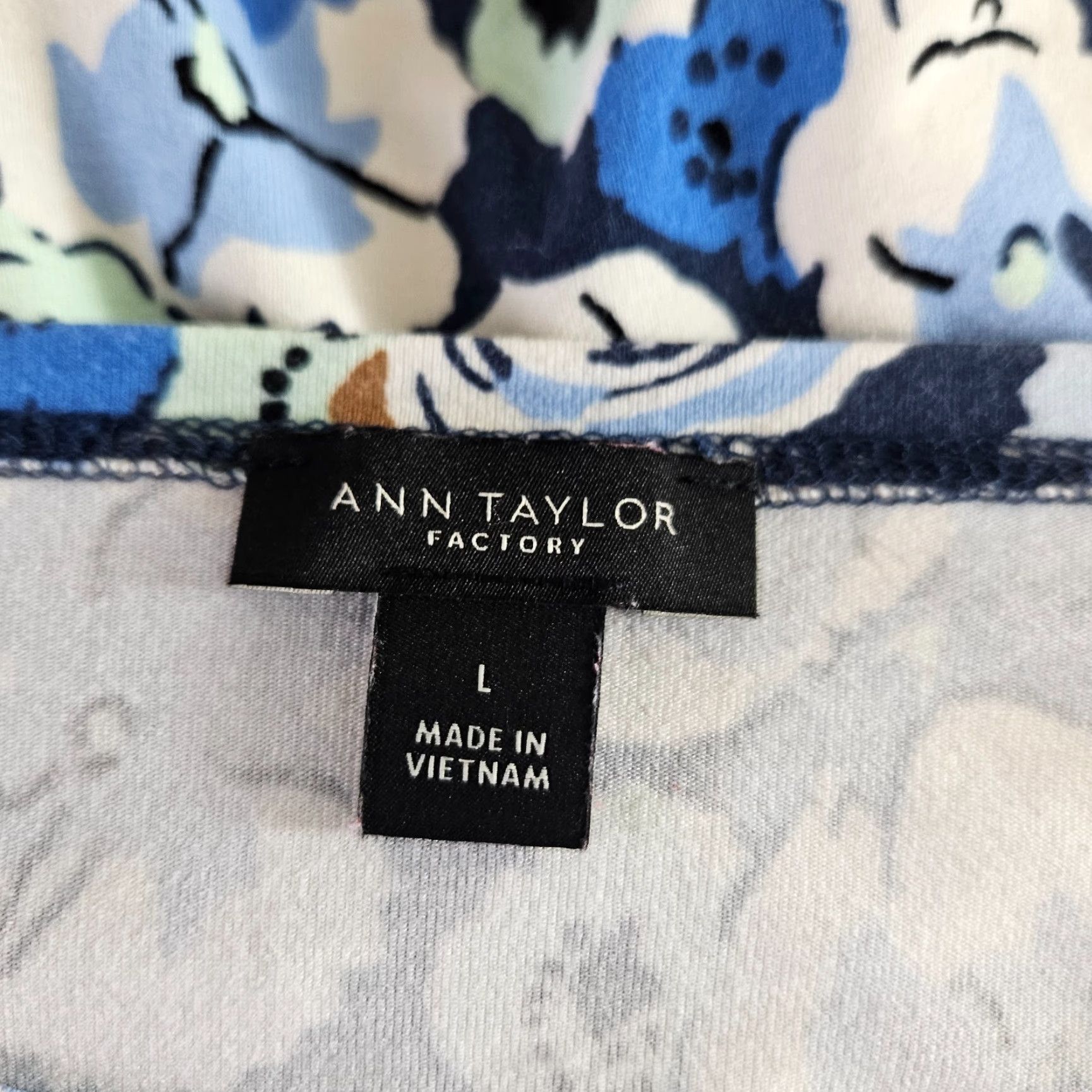 Ann Taylor Ann Taylor Womens Blouse Sz L Blue Green Floral 3/4 Sleeve Rayon Size L / US 10 / IT 46 - 5 Thumbnail
