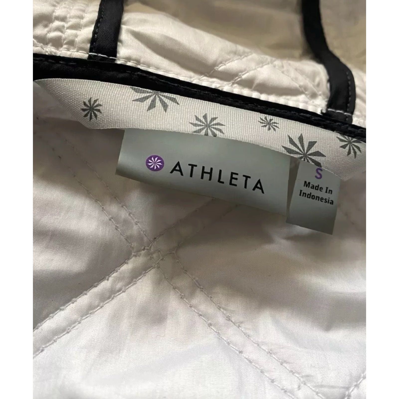 Athleta VINTAGE Athleta WOMENS SMALL Quilted Puffer Jacket Hooded Gray White Zip Long Sleeve Size S / US 4 / IT 40 - 5 Thumbnail