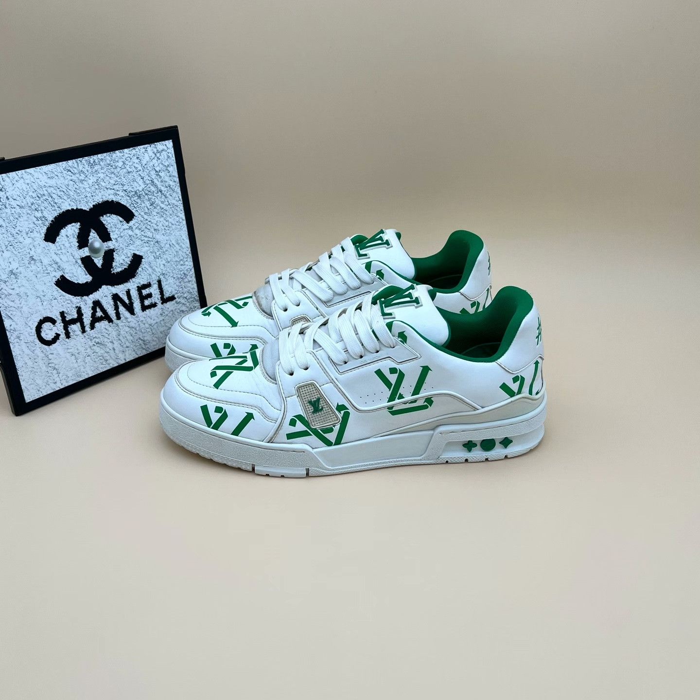 Louis Vuitton Louis Vuitton Training Green Lowtop Sneakers 9 Men Size US 9 / EU 42 - 1 Thumbnail