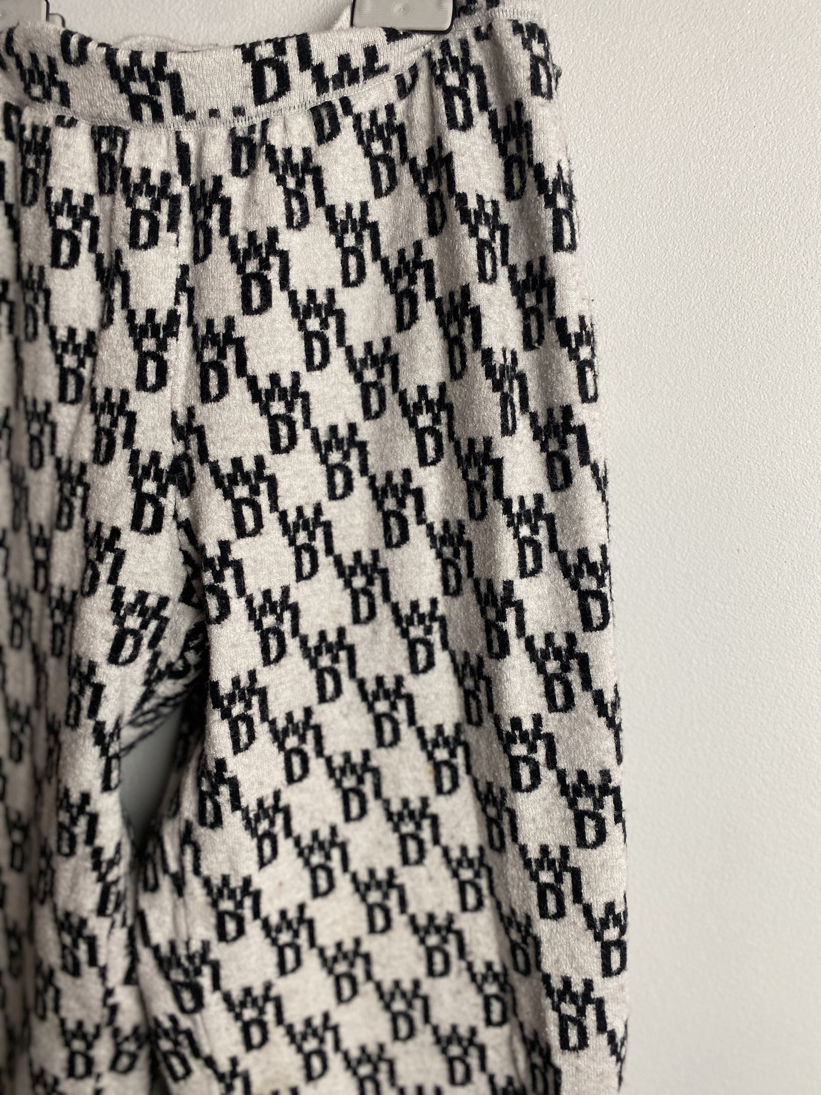 WE11DONE WE11DONE all over logo printed sweatpants joggers Size 28" / US 6 / IT 42 - 2 Thumbnail