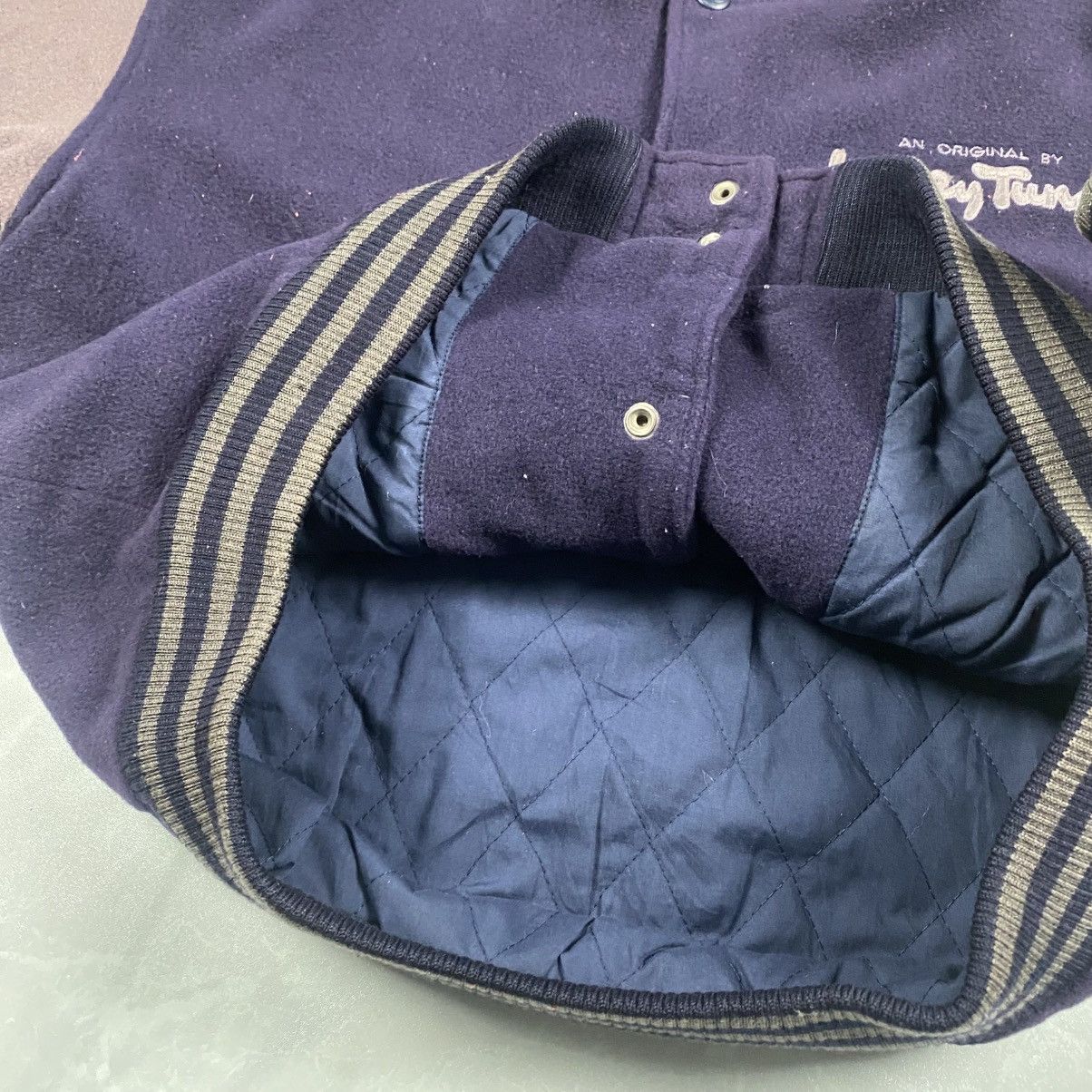 Warner Bros Vintage 90s Warner Bros Classic Characters Wool Varsity Size US M / EU 48-50 / 2 - 9 Thumbnail