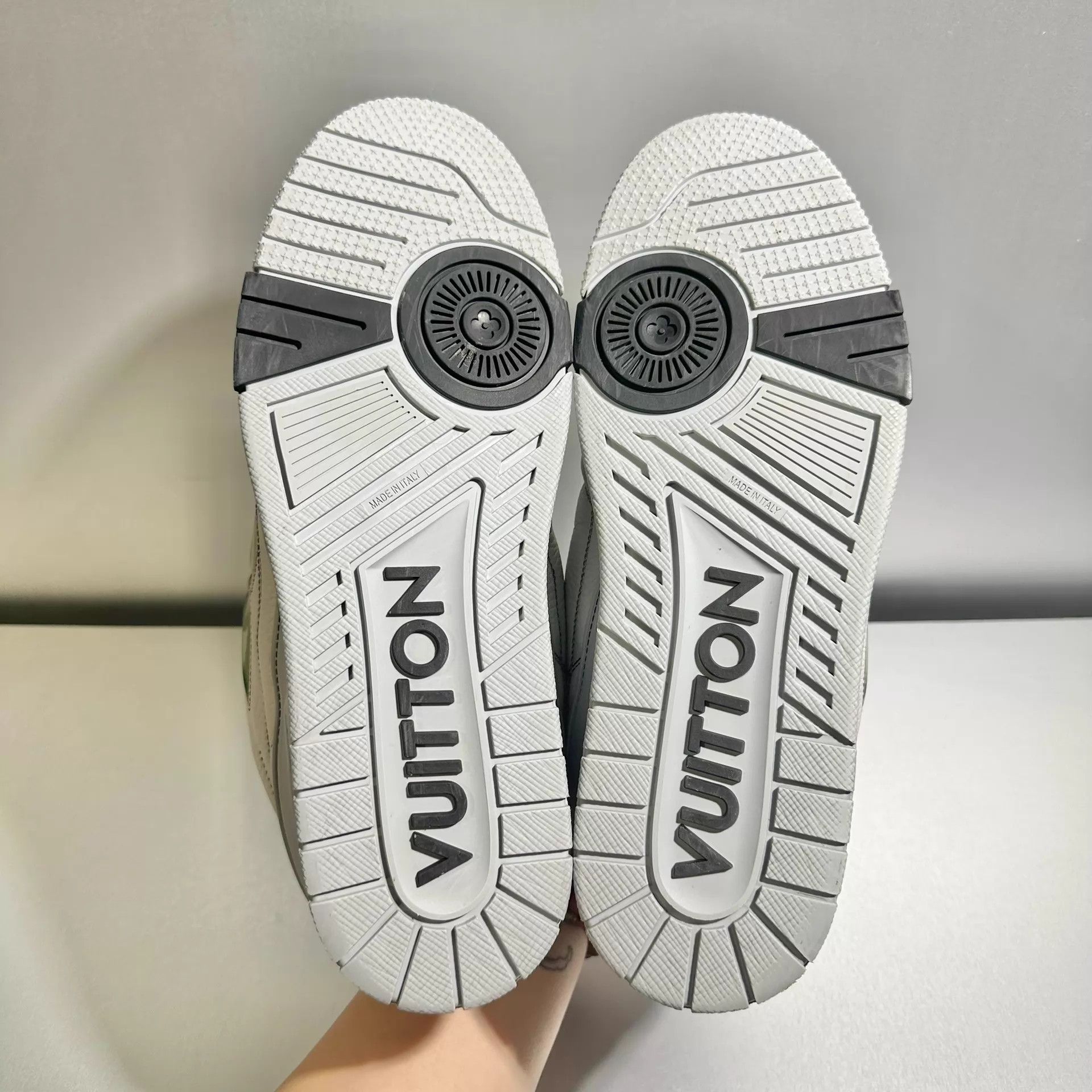 Louis Vuitton Louis Vuitton Skate Gray White US9 Mint Size US 9 / EU 42 - 7 Thumbnail