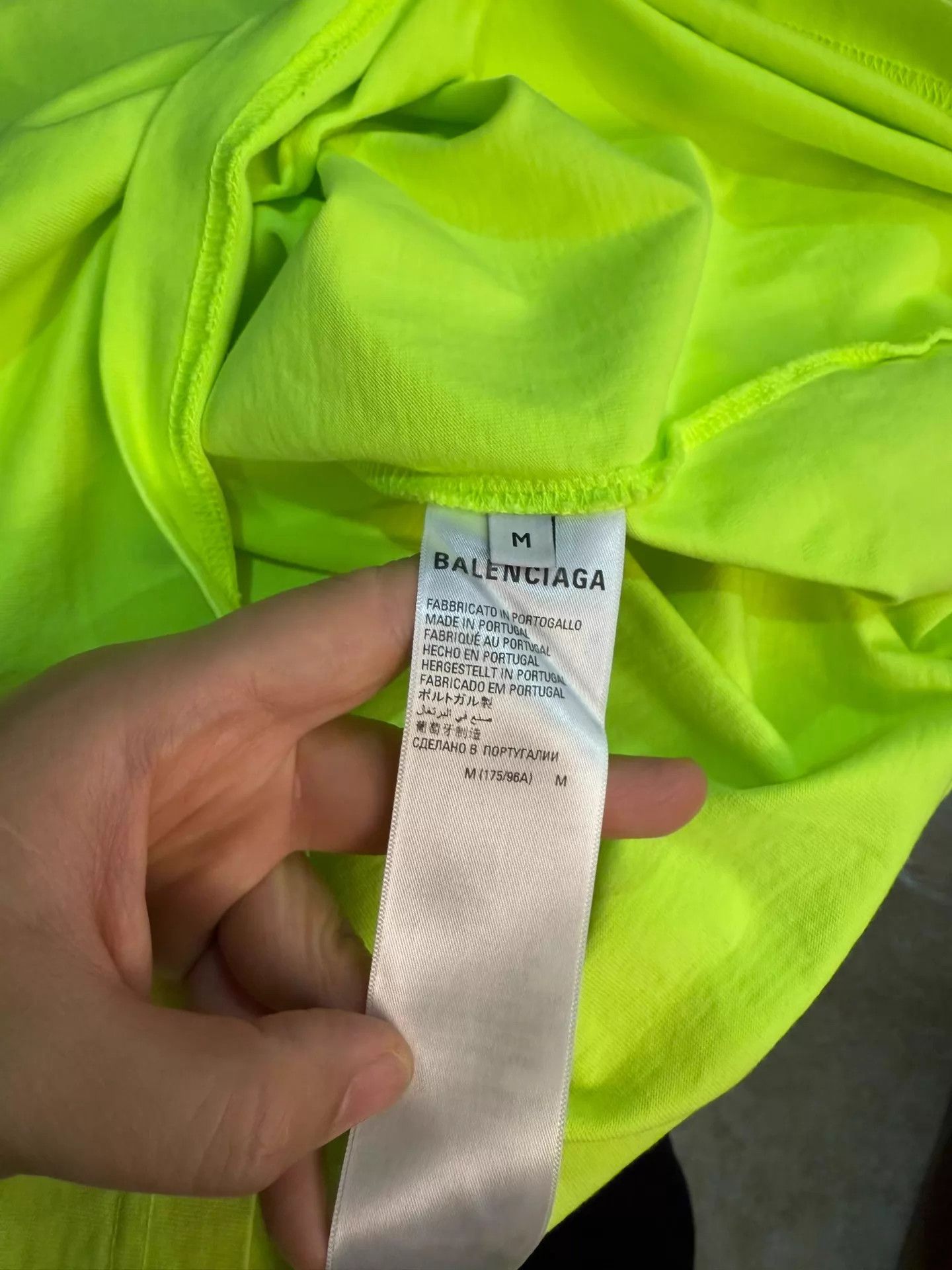 Balenciaga BALENCIAGA Neon Yellow Embroidered Logo Tee M Size US M / EU 48-50 / 2 - 5 Thumbnail