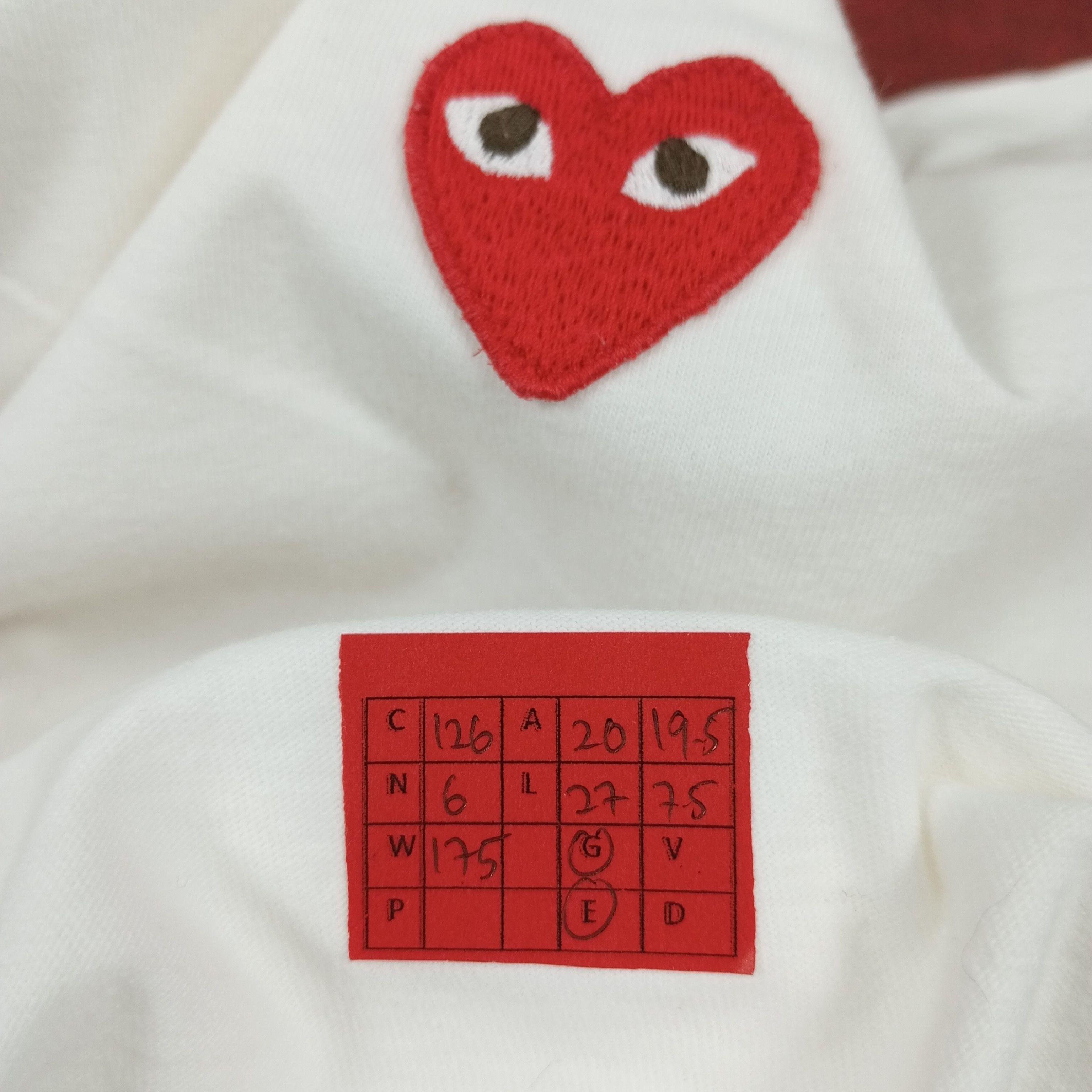 Comme des Garcons × Japanese Brand × Vintage Play Comme Des Garcons Japanese Brand Designer Tshirt Size US M / EU 48-50 / 2 - 11 Thumbnail