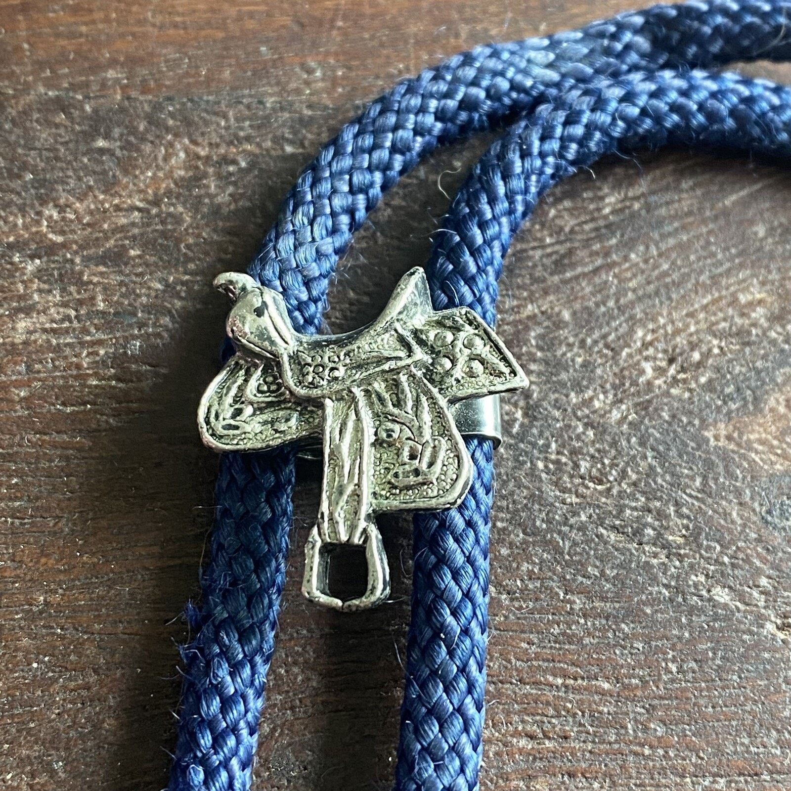 Other Horse Saddle Western Rodeo Cowboy Bolo Tie Silver Tone Blue Size ONE SIZE - 2 Thumbnail