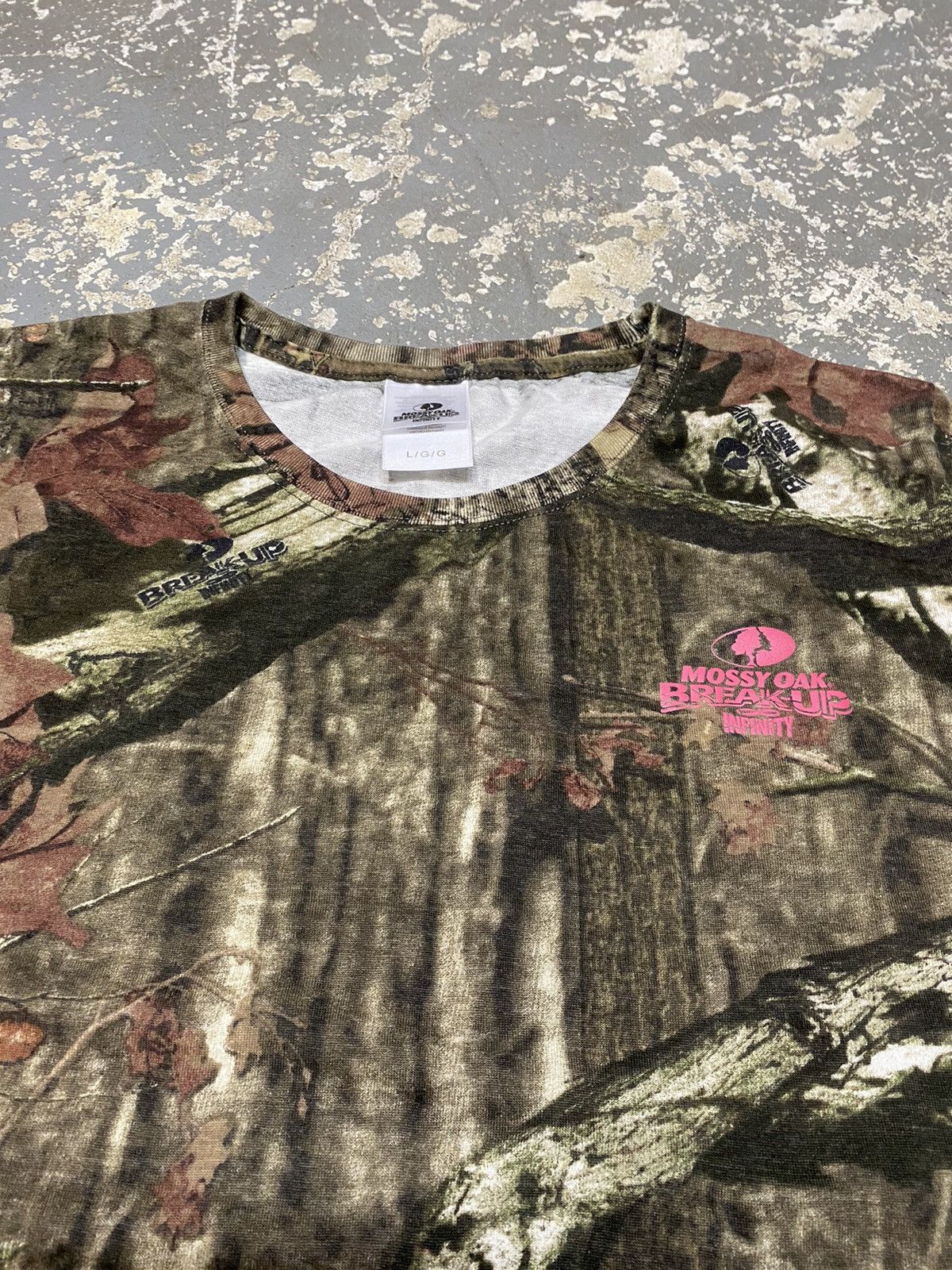 Realtree × Vintage Vintage Mossy Oak Break Up Camo Women’s Camo Tshirt Size L / US 10 / IT 46 - 4 Thumbnail