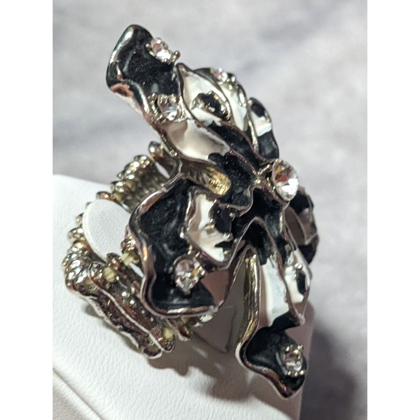 Other Chunky Floral Black And White Stretch Statement Ring Size 6 Size ONE SIZE - 11 Thumbnail