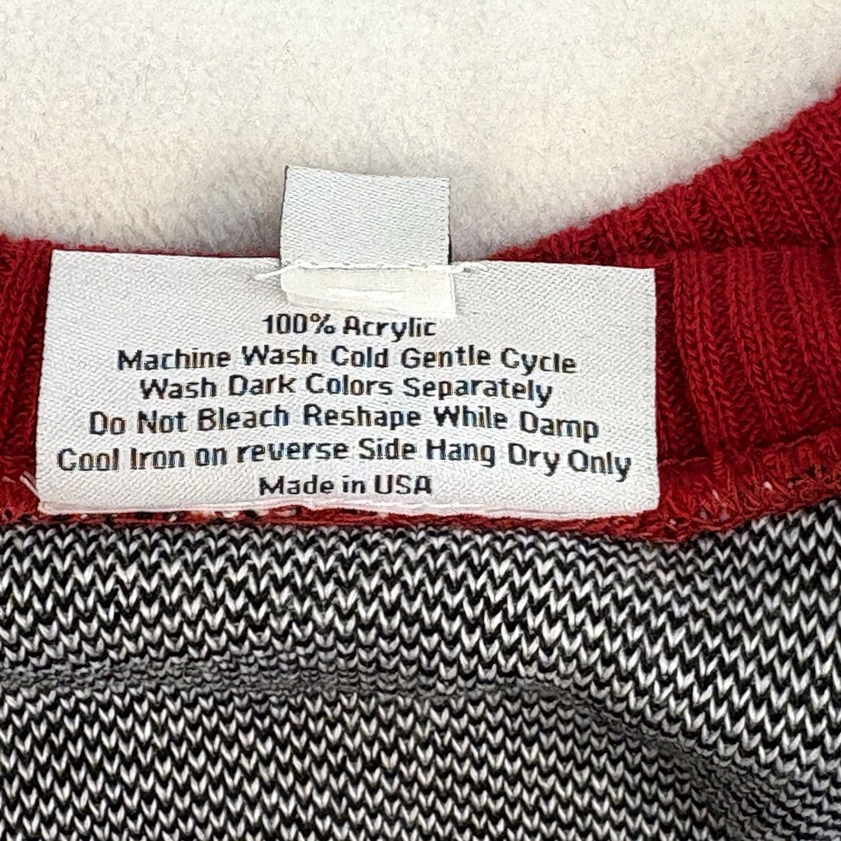 Vintage Captain Morgan The Standing Captain Ugly Christmas Sweater Men’s Size S Red Crew Neck Pullover Acrylic Size US S / EU 44-46 / 1 - 4 Thumbnail
