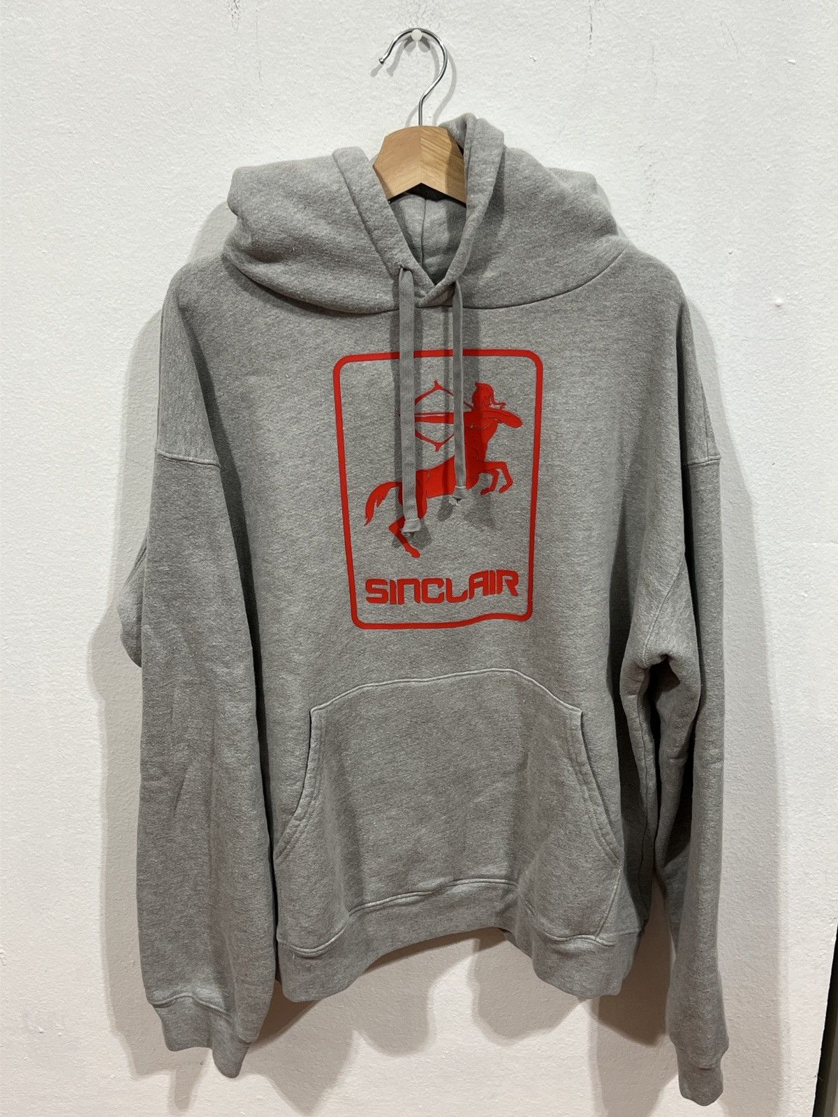 Sinclair Global Sinclair Horse Logo Grey/Red Hoodie Size US XL / EU 56 / 4 - 1 Thumbnail