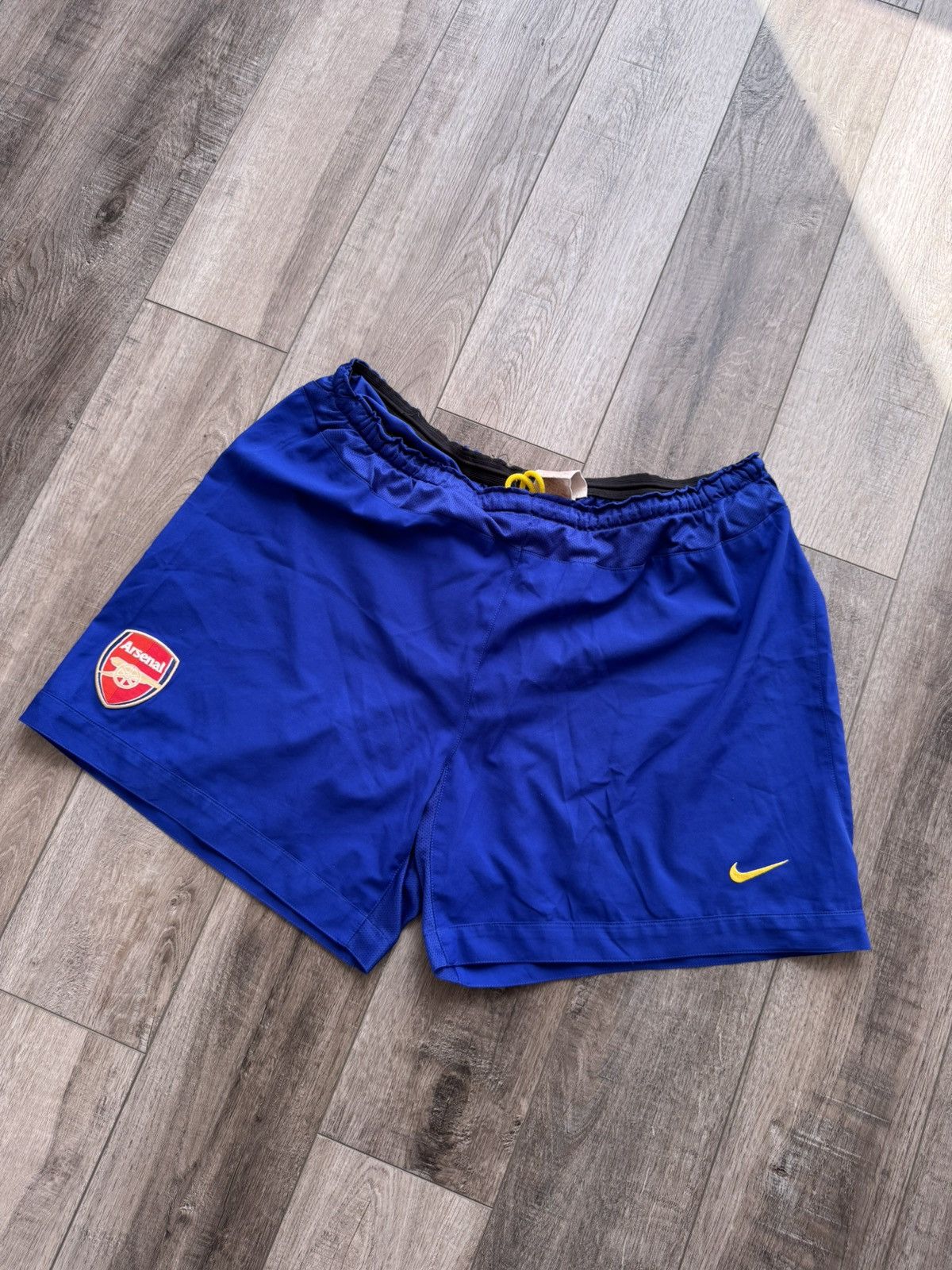Nike Vintage Nike Arsenal Shorts 90s Football Streetwear Swoosh Size US 36 / EU 52 - 1 Thumbnail