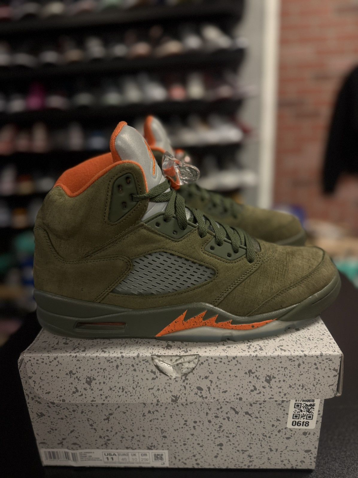 Jordan Brand × Nike Jordan 5 Olive Size 11 Pre Owned 🧼 W/ BOX Size US 11 / EU 44 - 1 Thumbnail