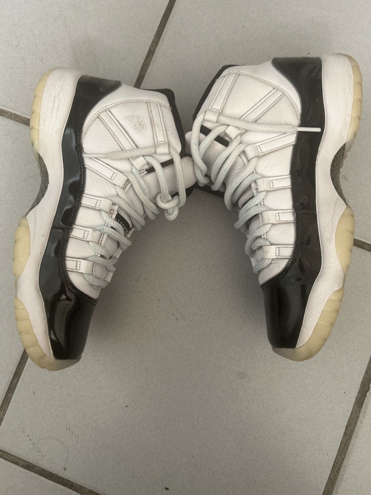 Jordan Brand Jordan 11 gratitude size 7 Used with Og box Size US 7 / EU 40 - 3 Thumbnail