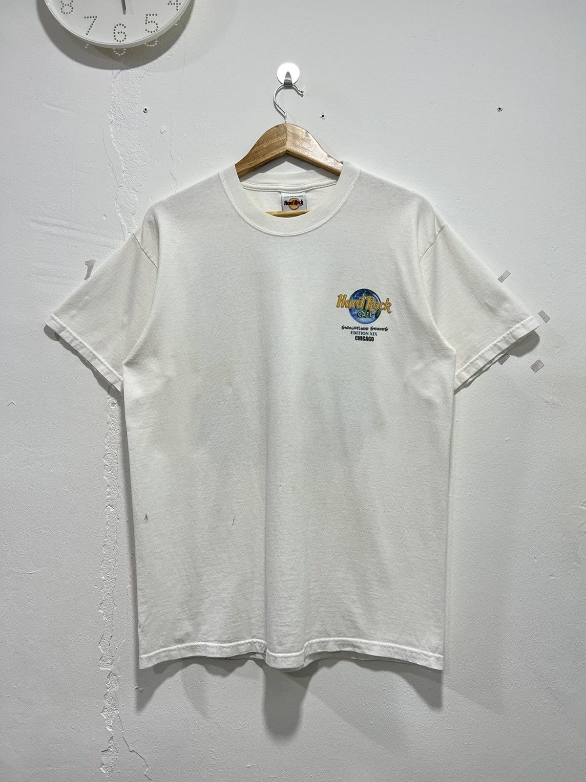 Vintage Vintage 90’s Hard Rock Cafe x Elvis Presley Tshirt Size US L / EU 52-54 / 3 - 7 Thumbnail