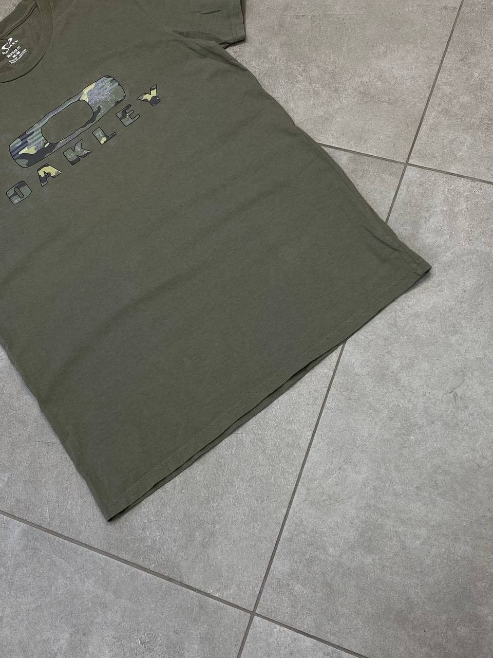 Oakley Oakley Big Camo Logo Regular Fit T-Shirt Size US M / EU 48-50 / 2 - 4 Thumbnail
