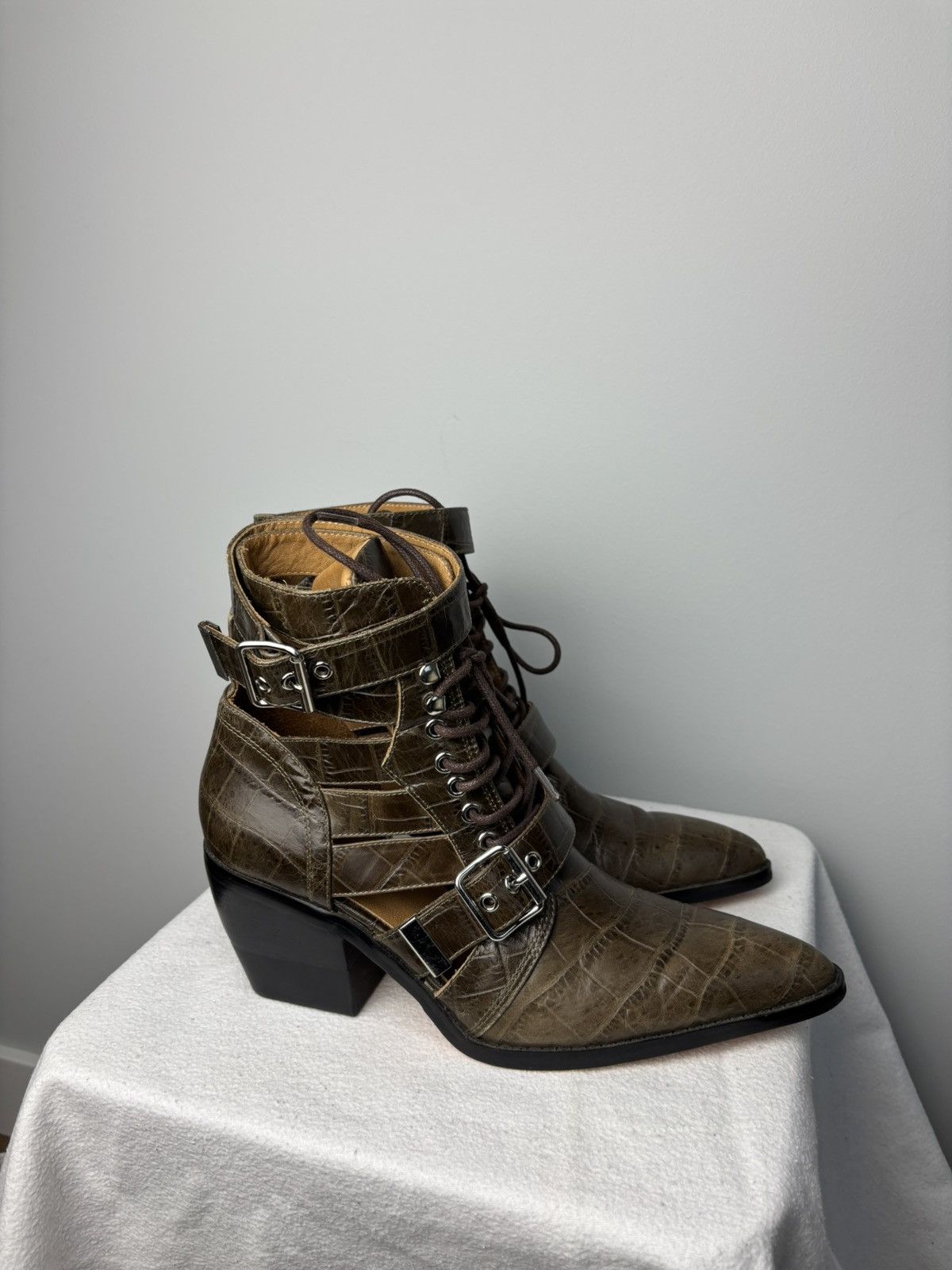 Designer Vintage Italian REAL leather belted boots Chloe style Size US 8.5 / IT 38.5 - 2 Thumbnail