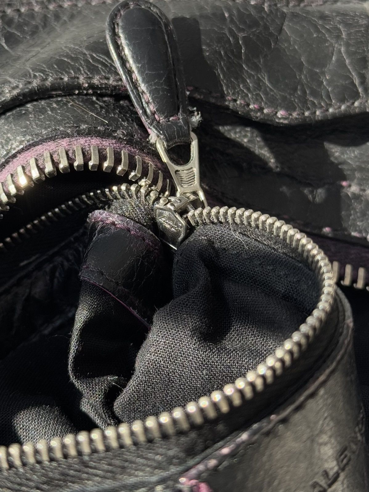 Balenciaga Vintage Balenciaga 00s City Bag Distressed Leather Handbag Size ONE SIZE - 17 Thumbnail