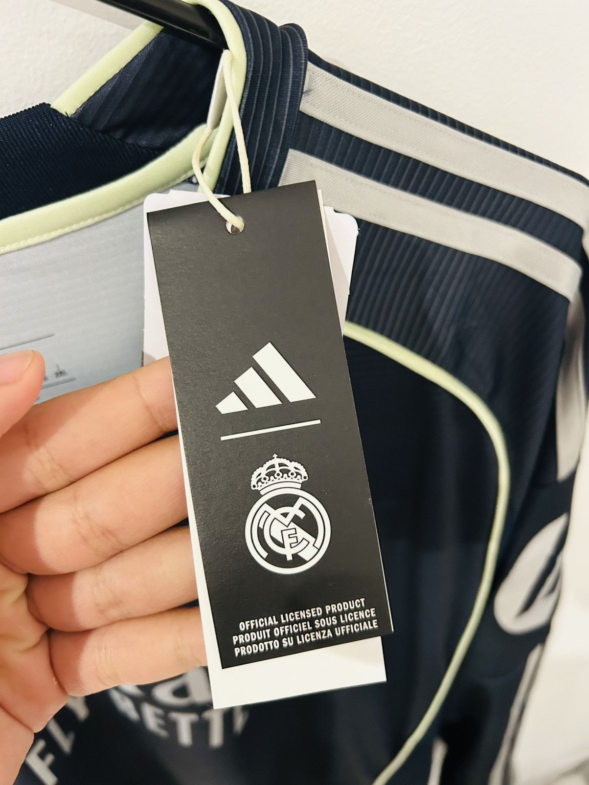 Adidas Real Madrid 2025/26 Away Jersey Size US L / EU 52-54 / 3 - 6 Thumbnail