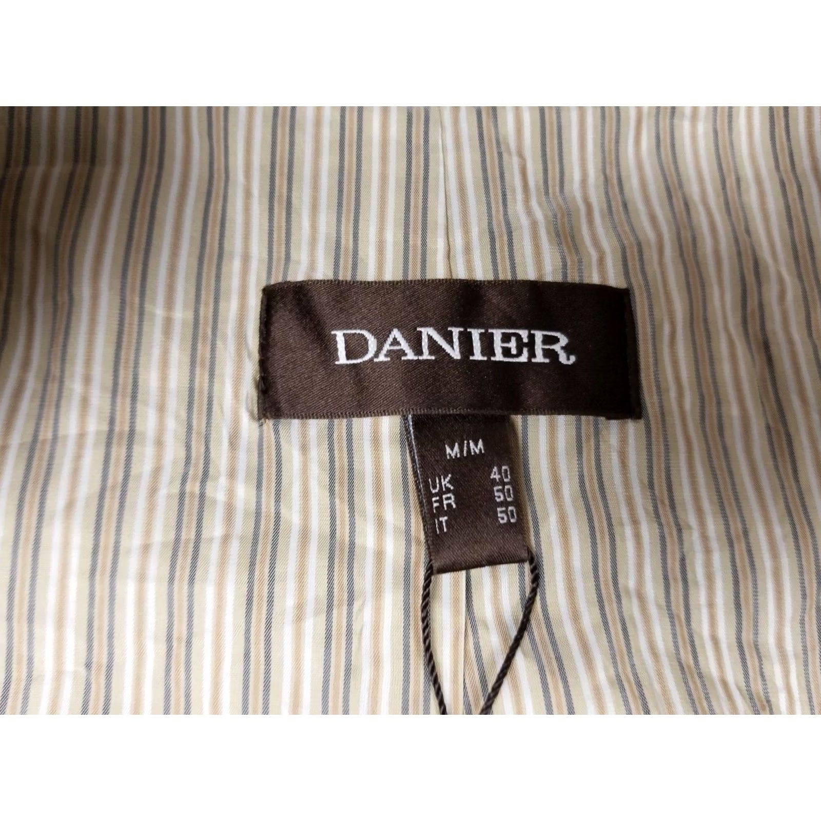 Vintage VINTAGE DANIER Distressed Leather Bomber Style Jacket SHIRT M Beige 27-28in 22in 19in Cross Shoulder Mens Size US M / EU 48-50 / 2 - 6 Thumbnail