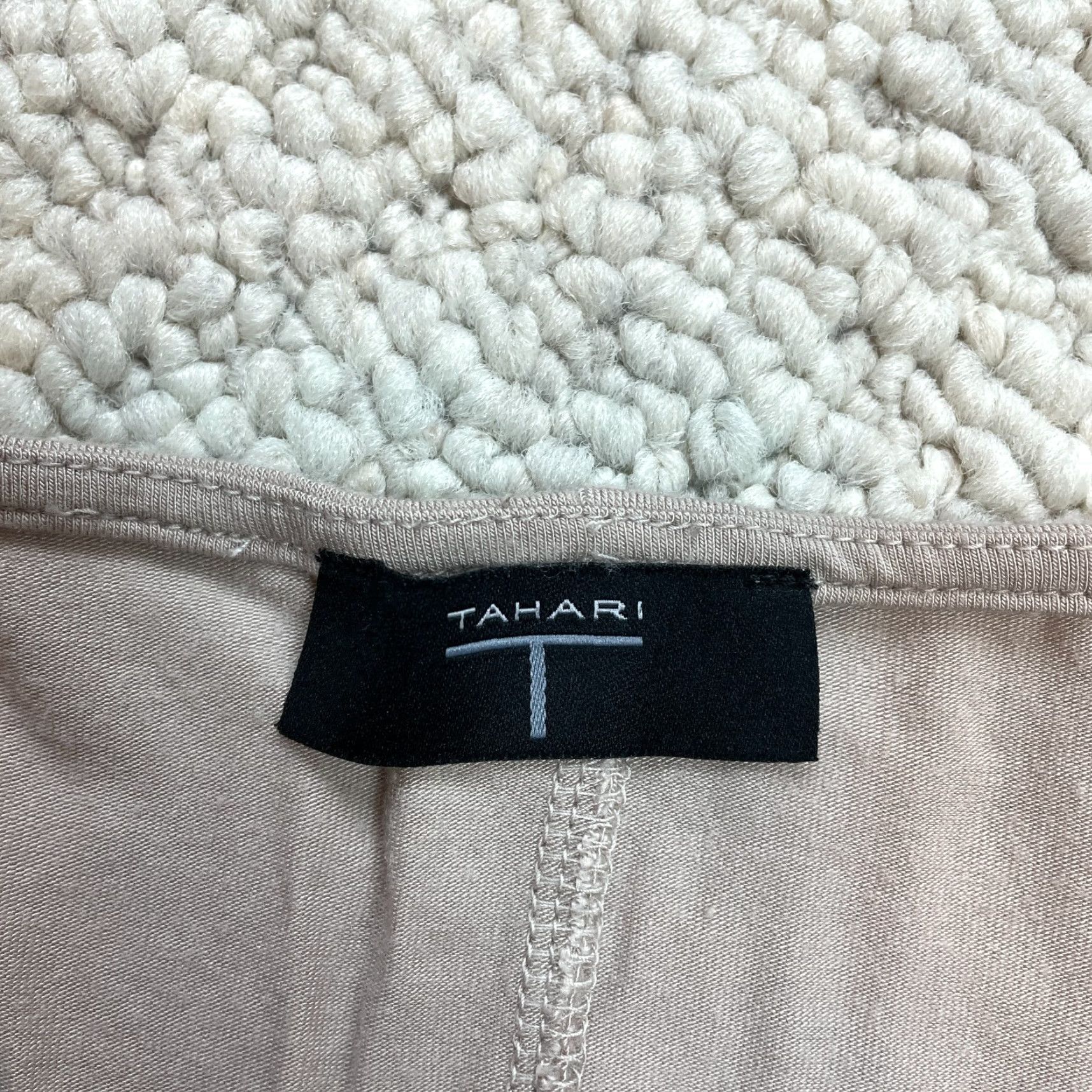 Vintage T Tahari Shirt Womens Small Beige Long Sleeve Keyhole Neck Top Micromodal Soft Size S / US 4 / IT 40 - 3 Thumbnail