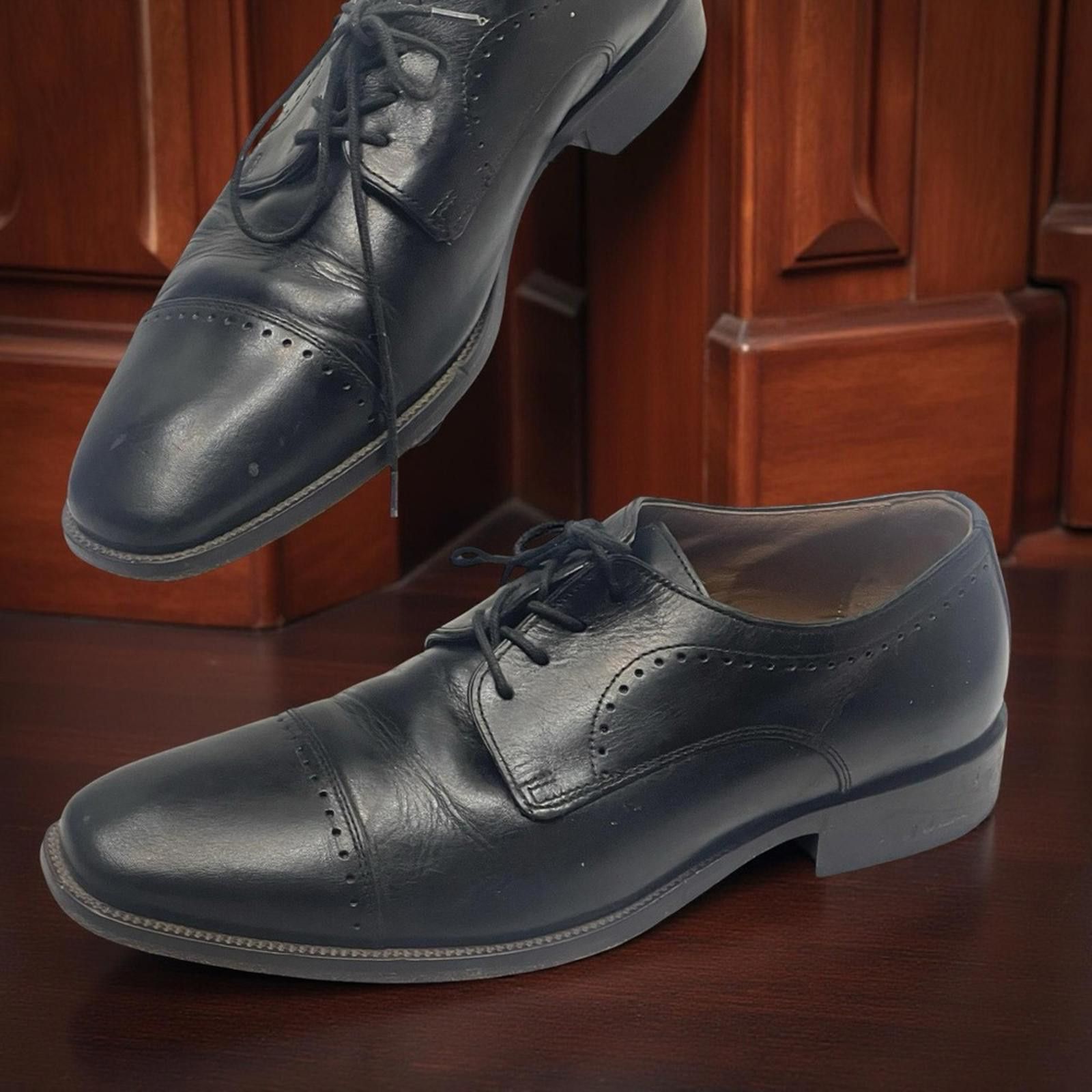 Johnston & Murphy Johnston & Murphy Black Men's Leather Dress Shoes size 9 Size US 9 / EU 42 - 1 Thumbnail
