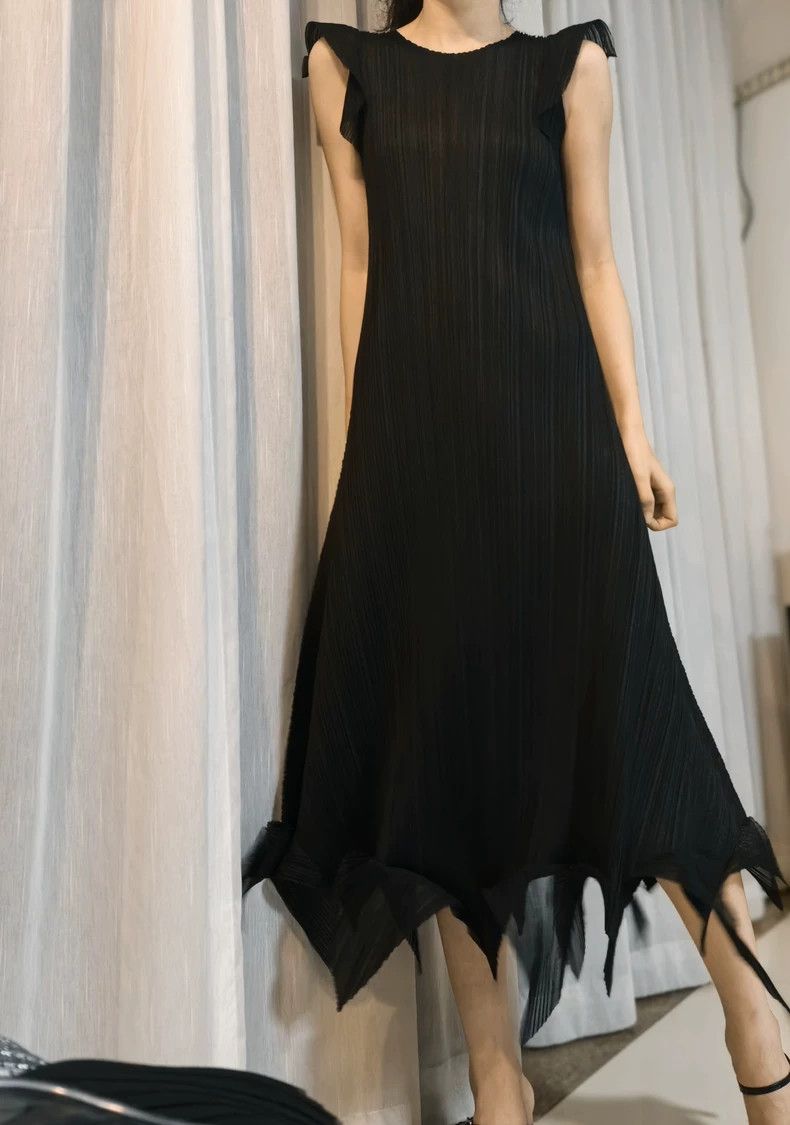 Issey Miyake Issey Miyake size:3 Black prickly little witch dress Size XS / US 0-2 / IT 36-38 - 1 Thumbnail