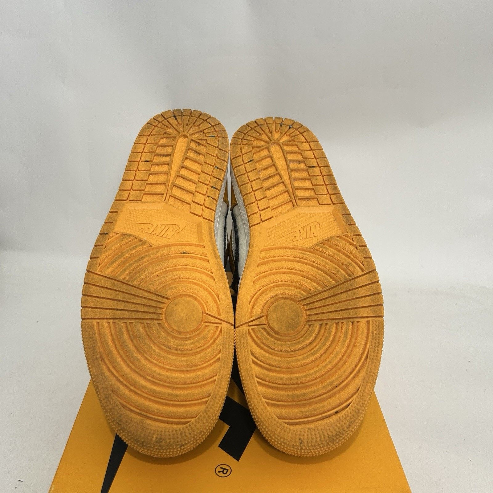 Jordan Brand Nike Air Jordan 1 Retro High OG “Taxi/Black-Sail” Size US 9.5 / EU 42-43 - 6 Thumbnail
